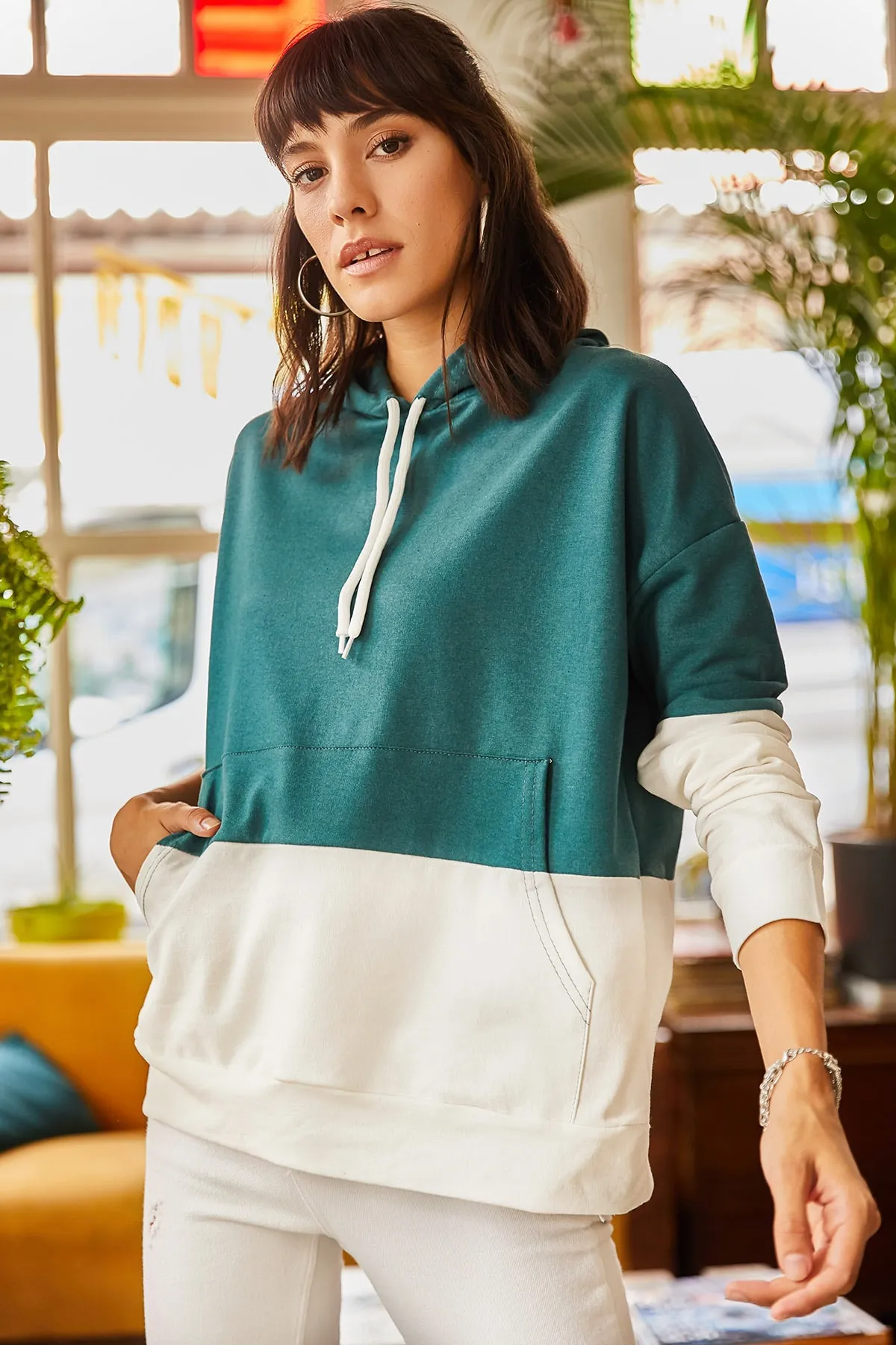 Olalook  Smaragdgrünes, asymmetrisches Kapuzensweatshirt mit Kontrast für Damen SWT-19000228