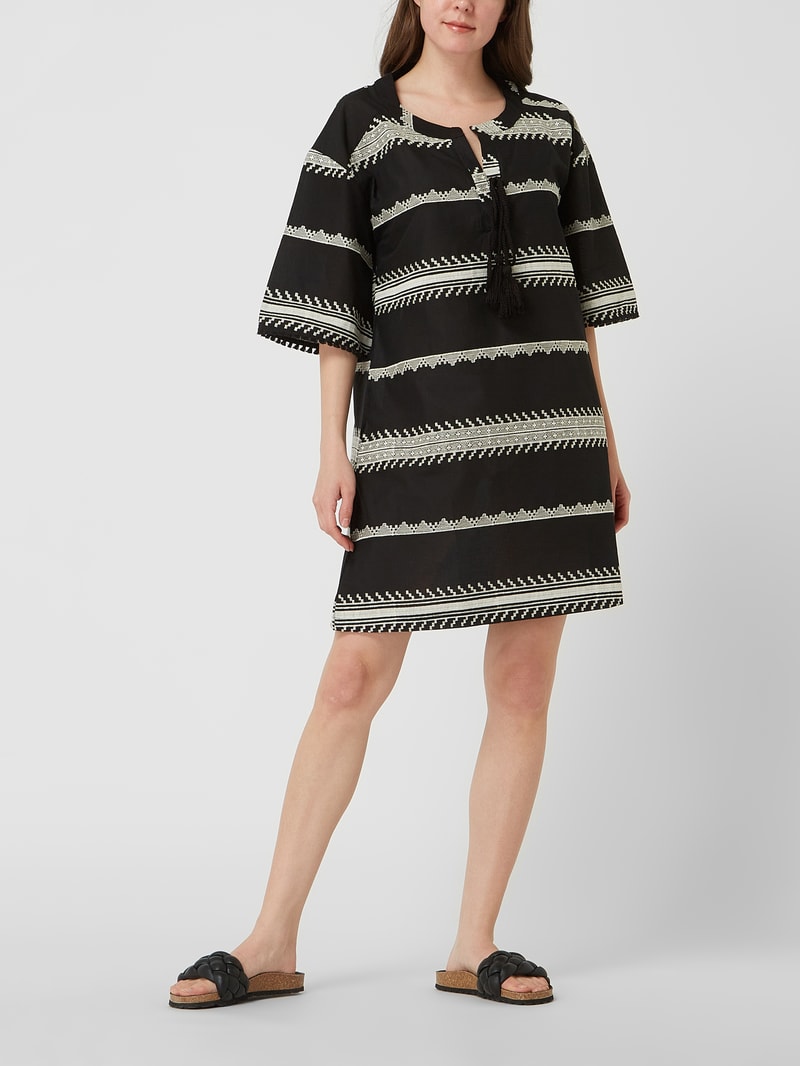 Kleid mit Allover-Muster in schwarz