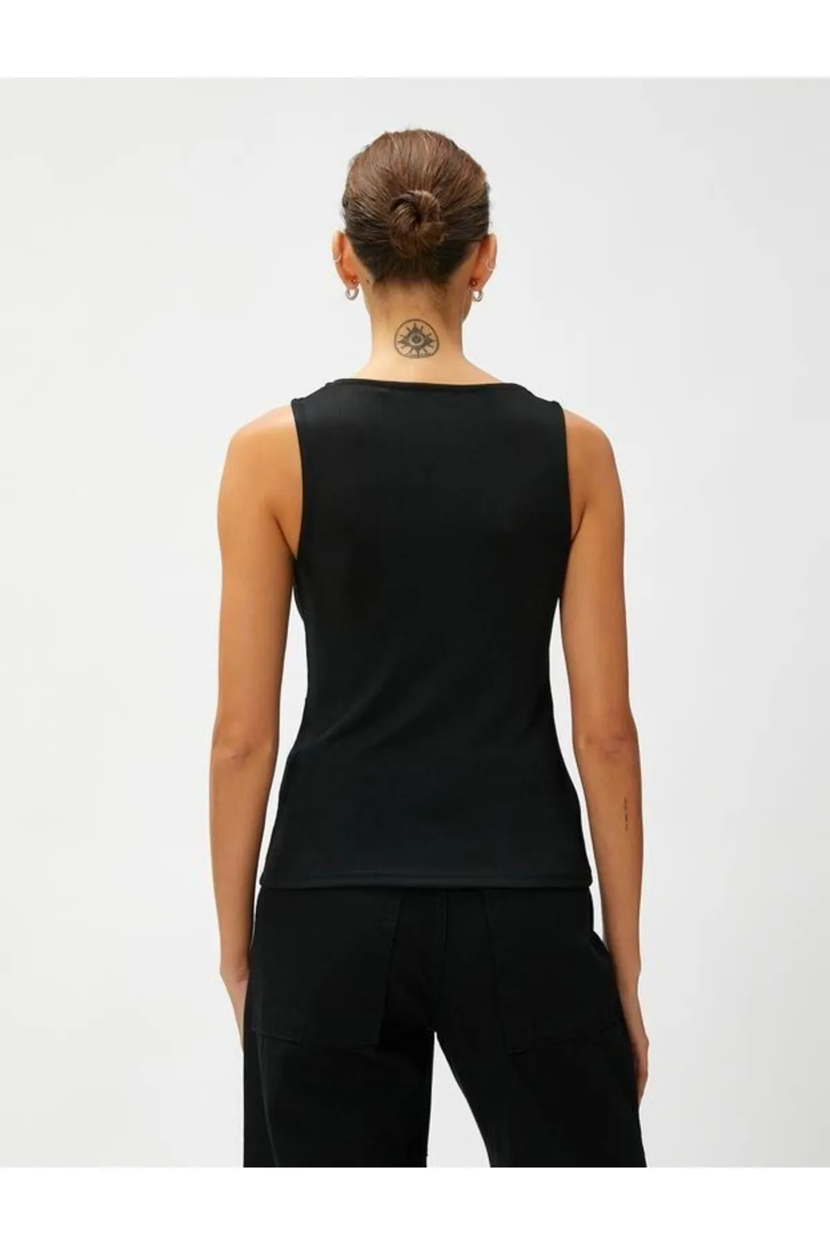 Koton  Ärmelloses Sportler-Kleid mit V-Ausschnitt und Knotendetail
