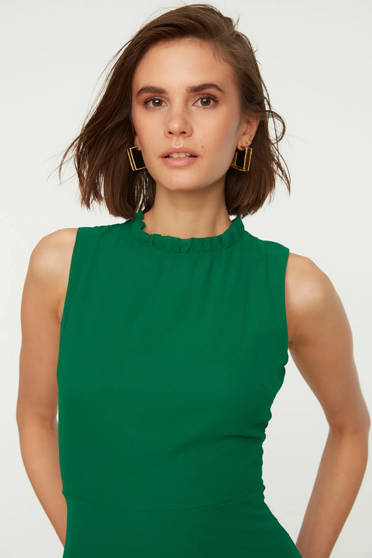 Trendyol Collection  Grüner gewebter Mini-Rock mit hohem Kragen, gewebtes Kleid mit Rüschen TWOSS20EL0237