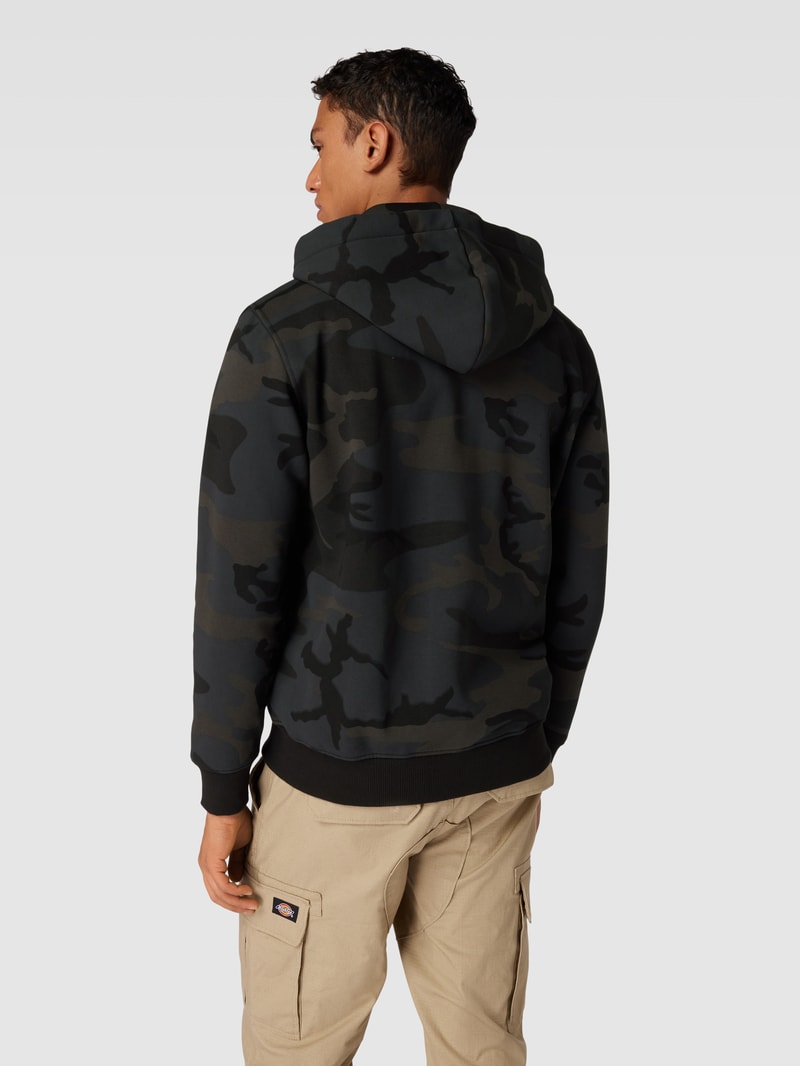 Sweatjacke mit Camouflage-Muster in schwarz
