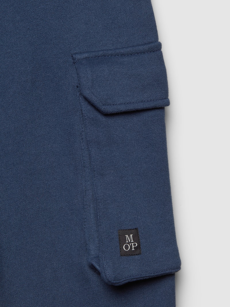Sweatpants mit Cargotasche in marineblau