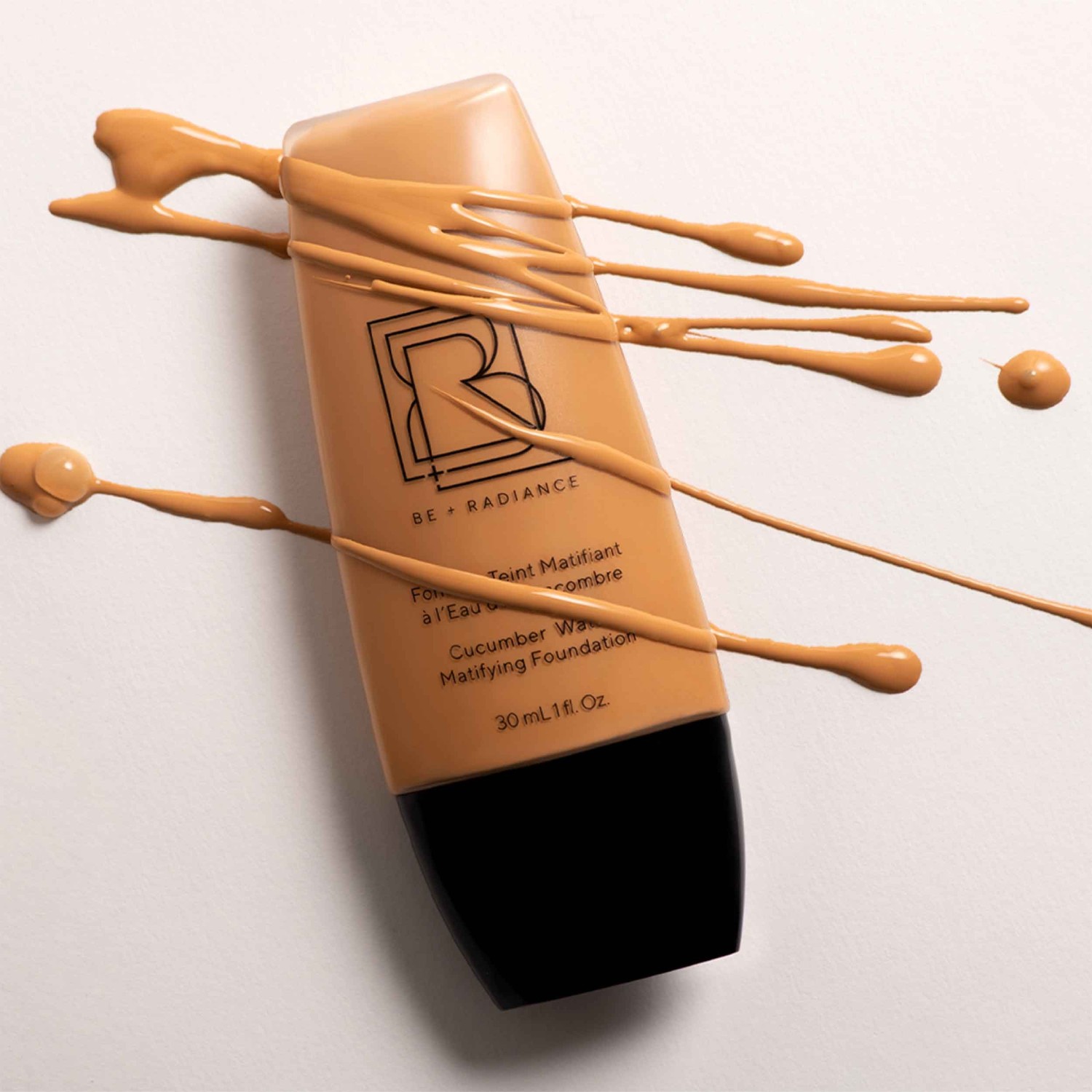 BE + Radiance matirajoči puder s kumarično vodo št. 08