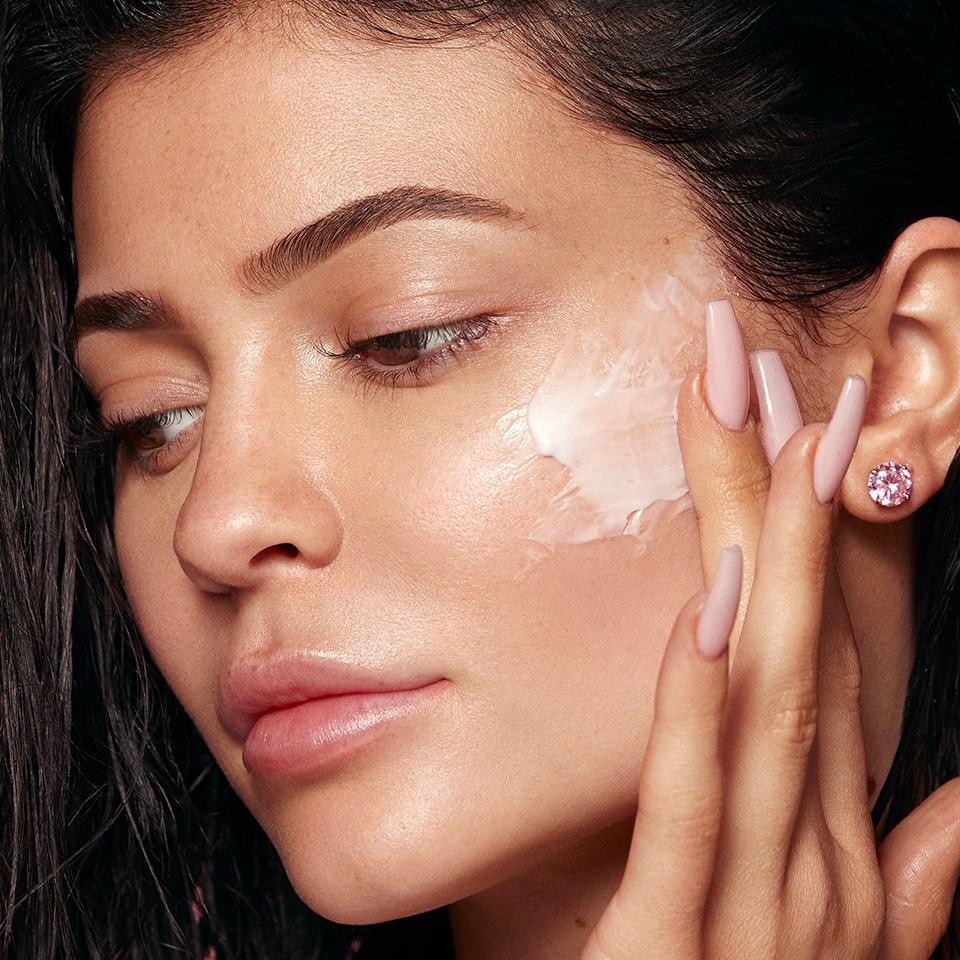 KYLIE COSMETICS Vlažilna krema za obraz