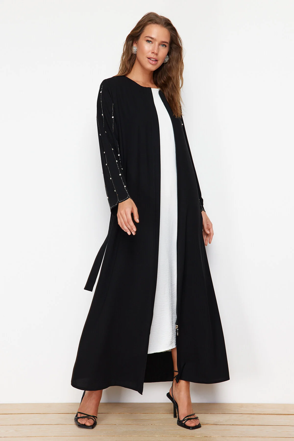 Trendyol Modest  Schwarzes Stein-Accessoire, gewebte Kappe & Ferace & Abaya TCTSS24KF00019