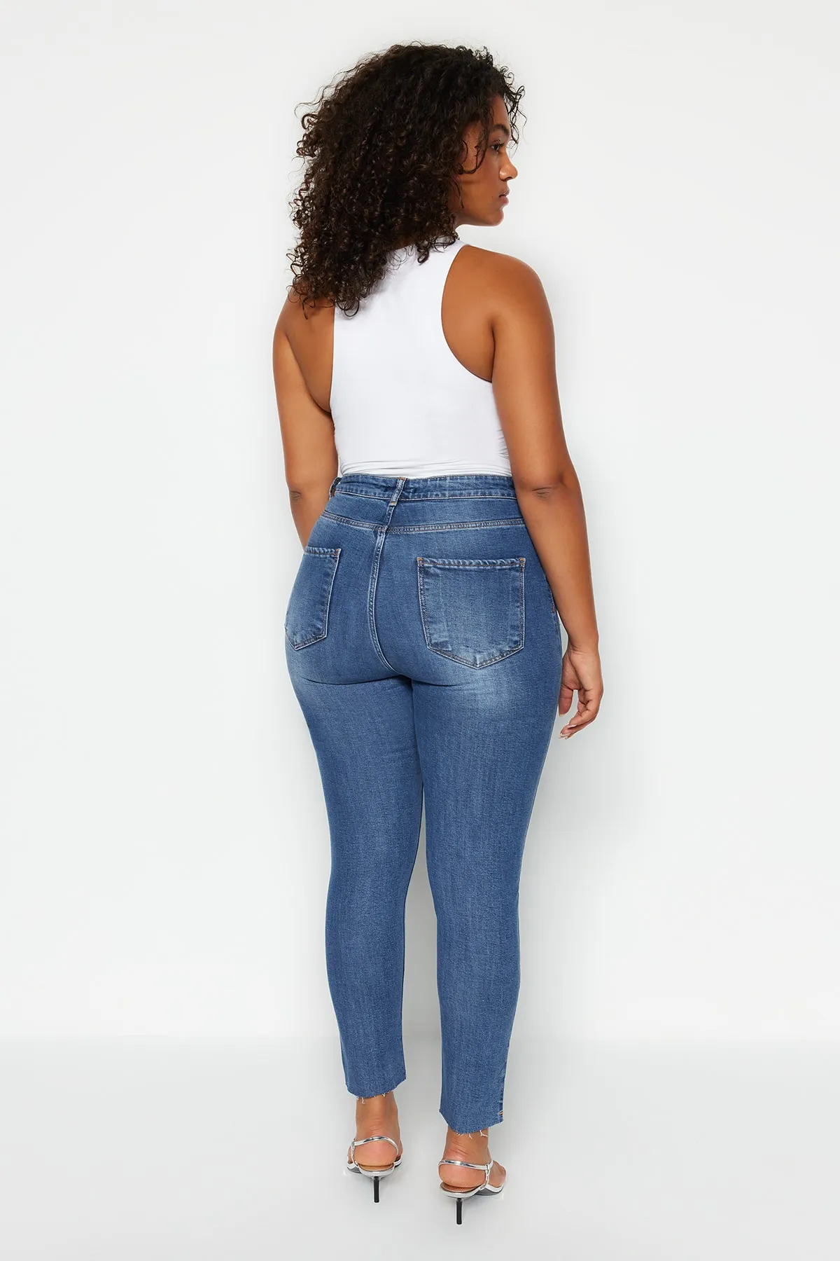 Trendyol Curve  Blaue High Waist Destroy Detaillierte Stretch-Skinny-Jeans TBBSS23CJ00012