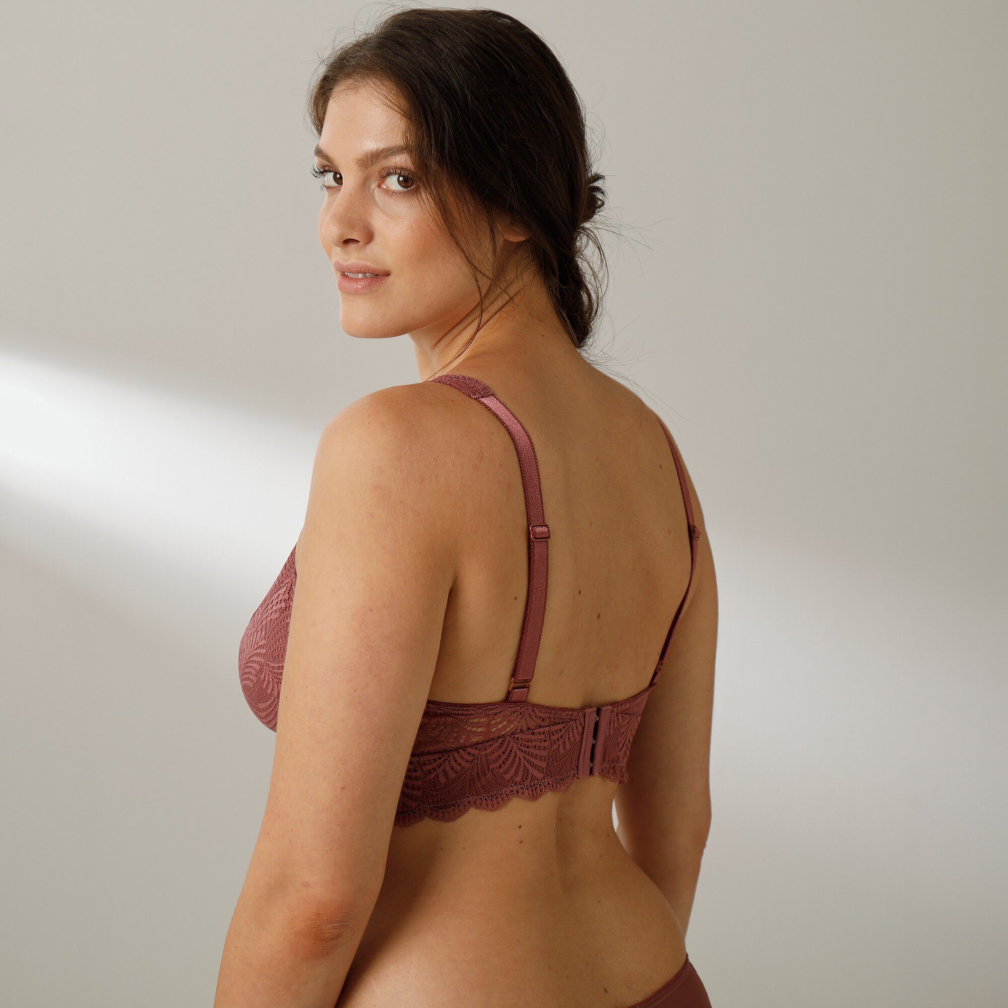 Soutien-gorge forme foulard en dentelle stretch Taripa