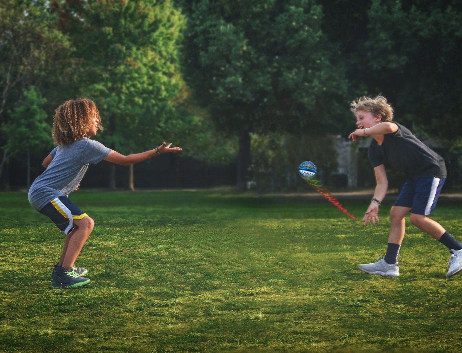 PRECORN Fliegender Leuchtball mit Lichteffekten Flying Ball Spielzeug Kinder Spielzeug-Drohne