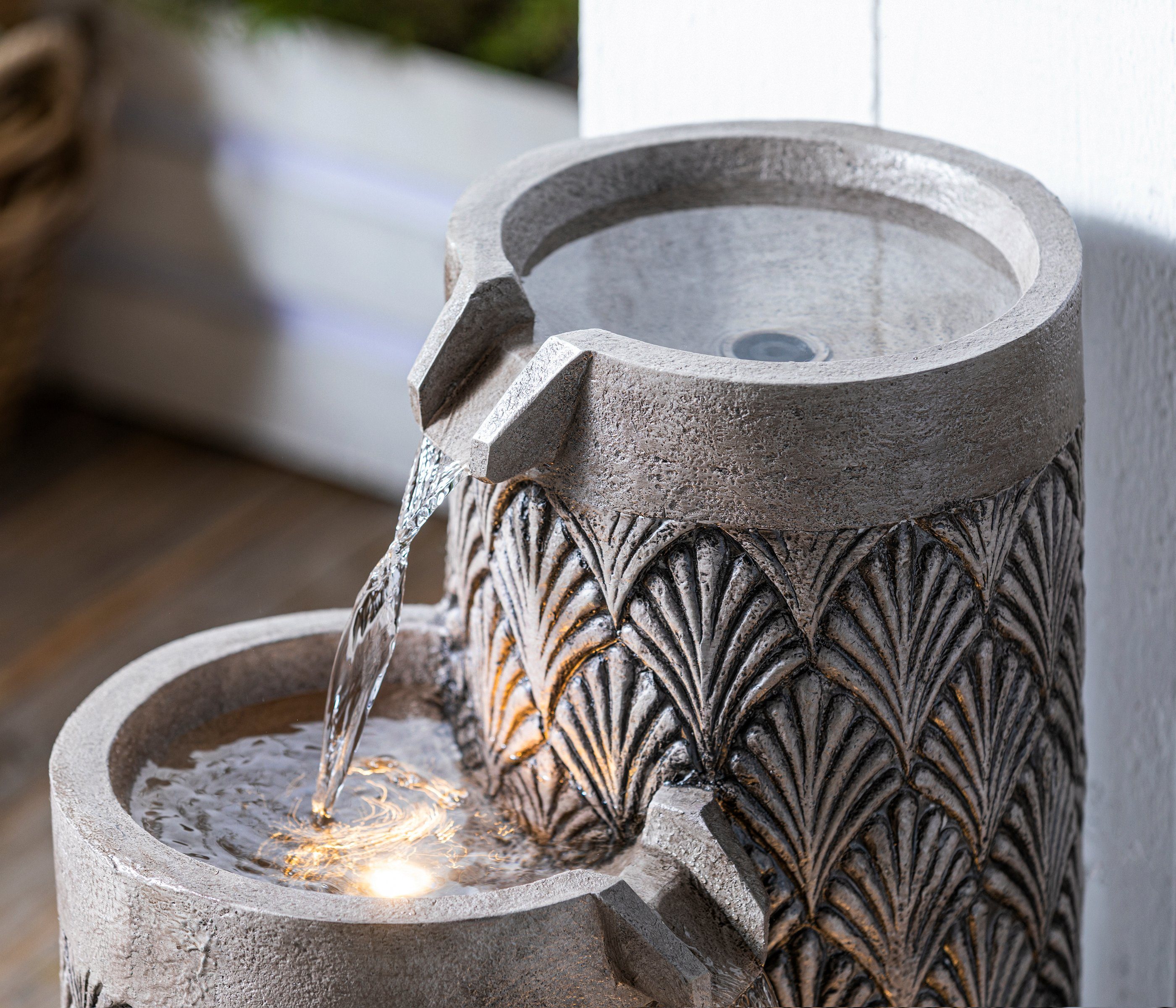 Dehner Gartenbrunnen Palermo mit LED-Beleuchtung, ca. 40 x 40 x 66 cm, 40 cm Breite, Material aus robustem Polyresin, in Steinoptik