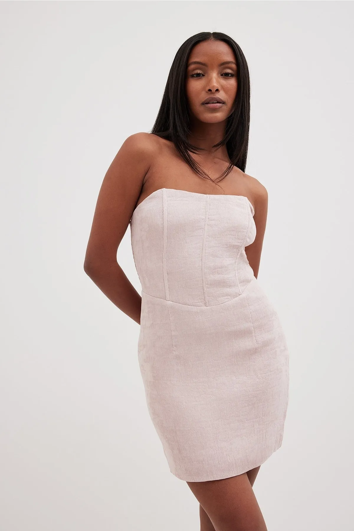 NA-KD  Strukturiertes Bandeau-Minikleid