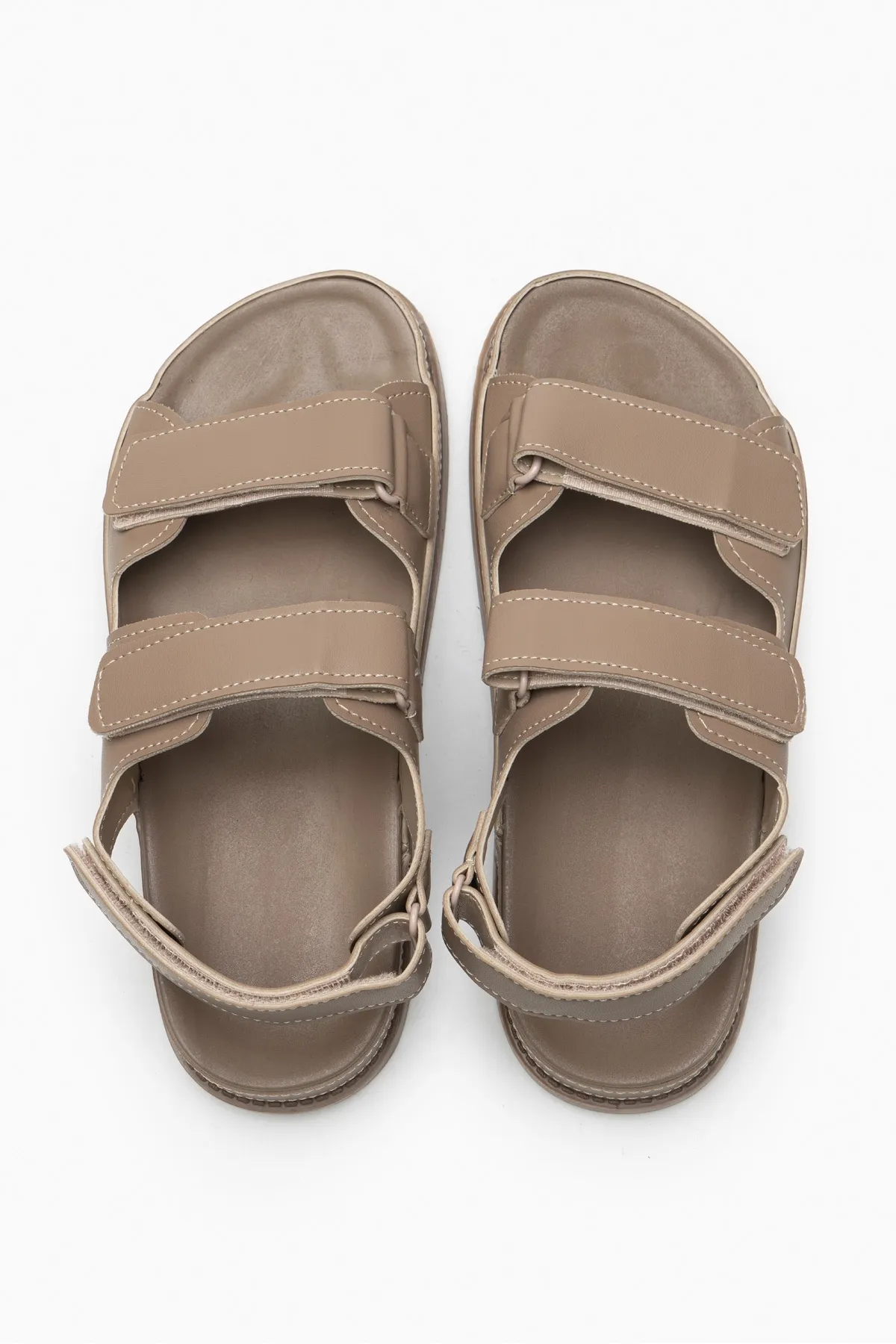 NİŞANTAŞI SHOES  Julia Dunkelbeige matte Damensandalen mit flacher Sohle und Klettverschluss