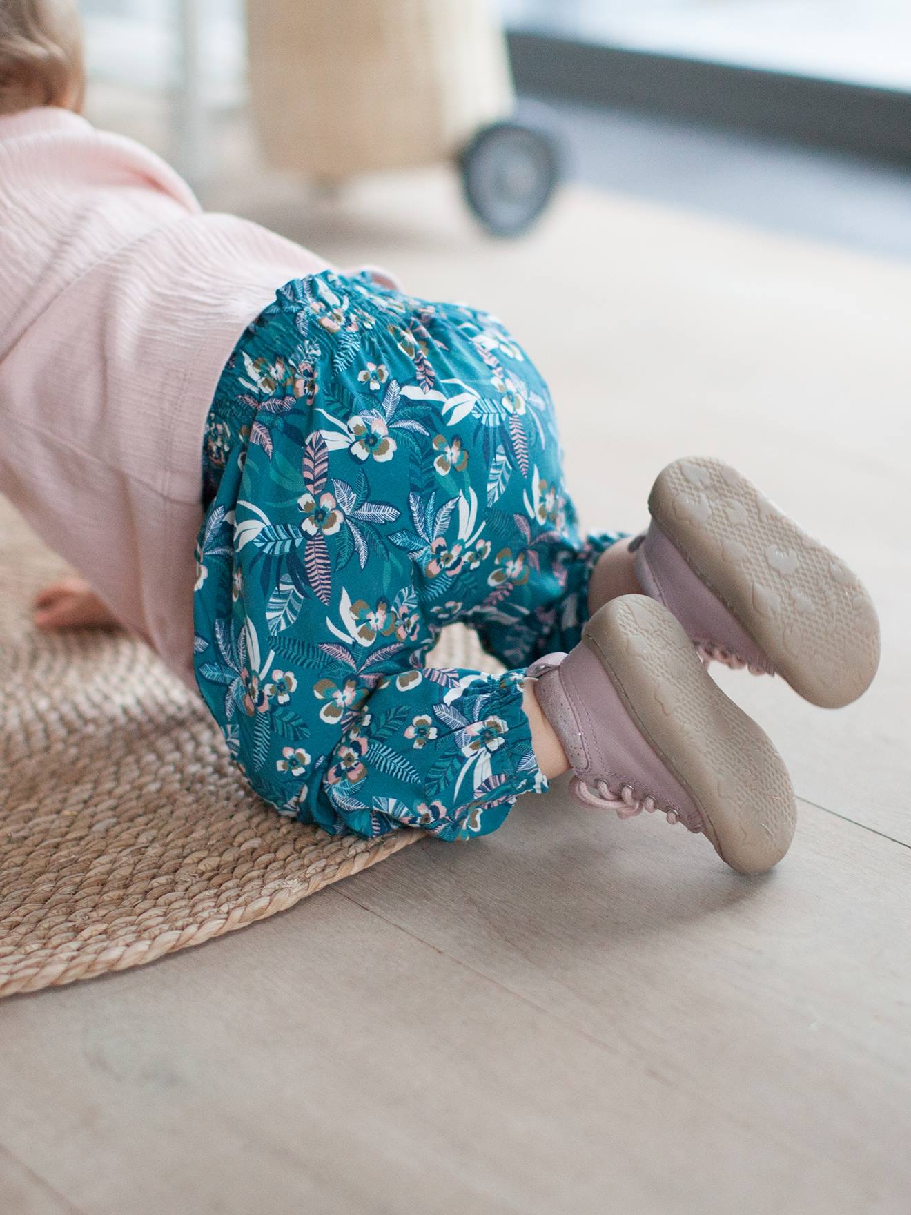 Bottillons cuir souple bébé fille 4 pattes rose clair