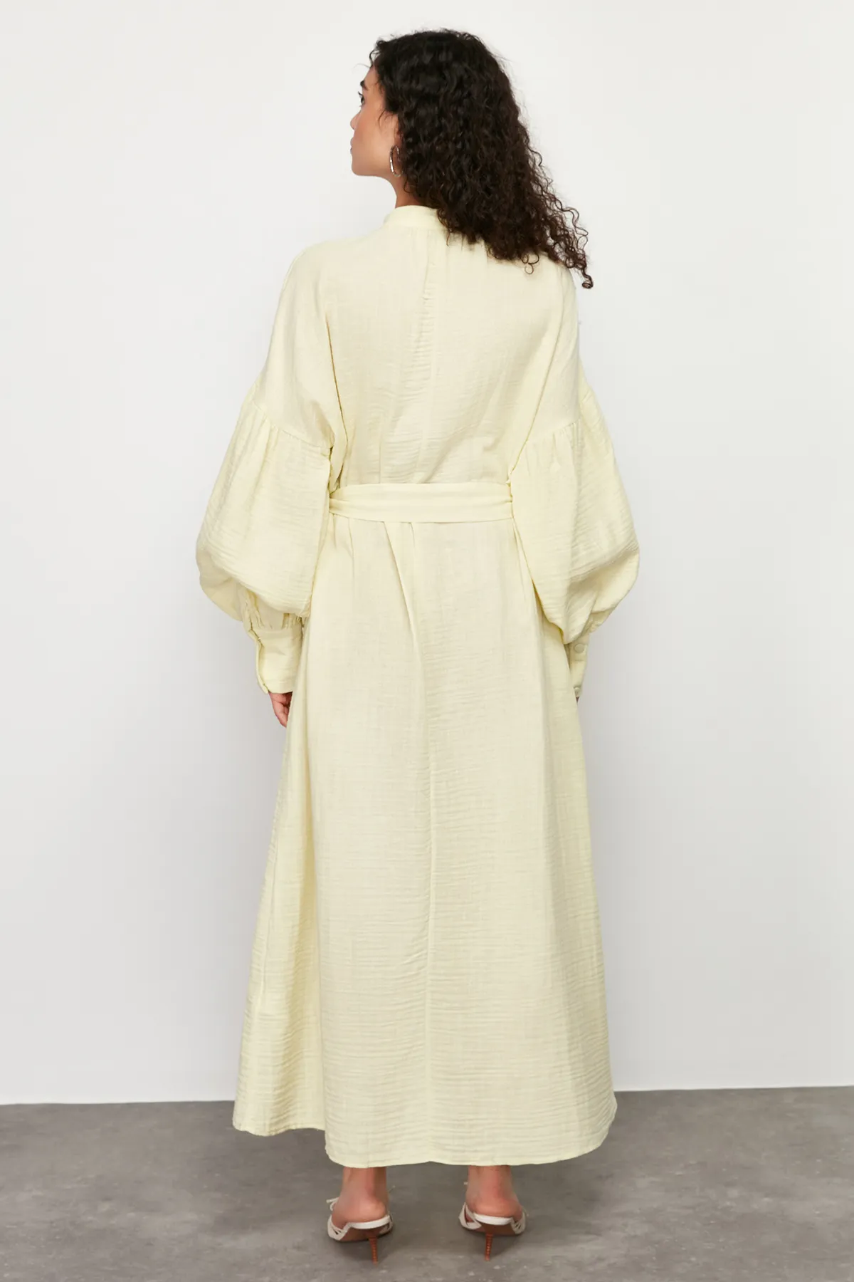 Trendyol Modest  Mintfarbenes, gefüttertes, schlicht gewebtes Kleid mit Ballonärmeln TCTSS24EB00164