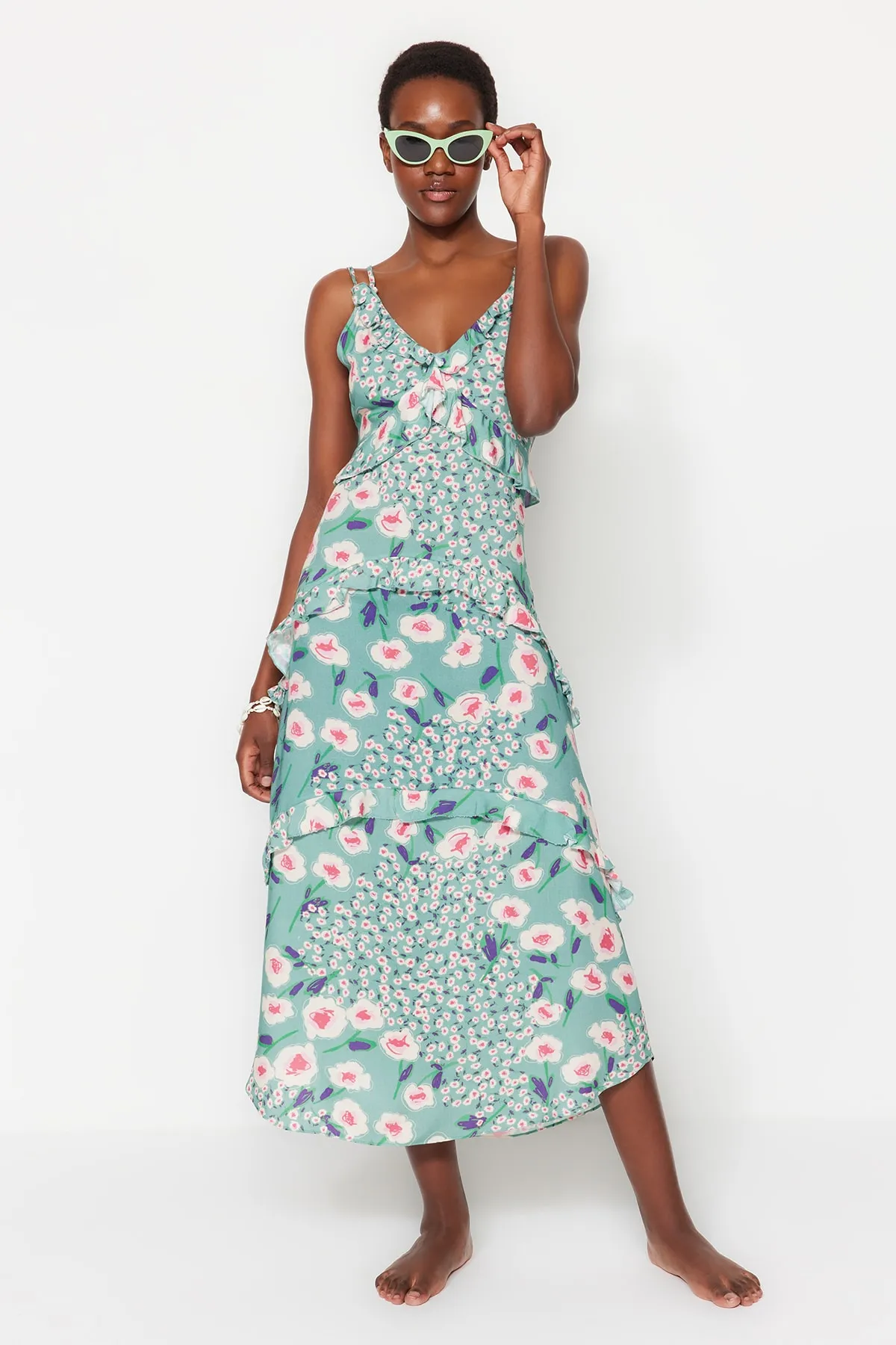 Trendyol Collection  Grünes Strandkleid mit Blumenrüschen TBESS21EL4222
