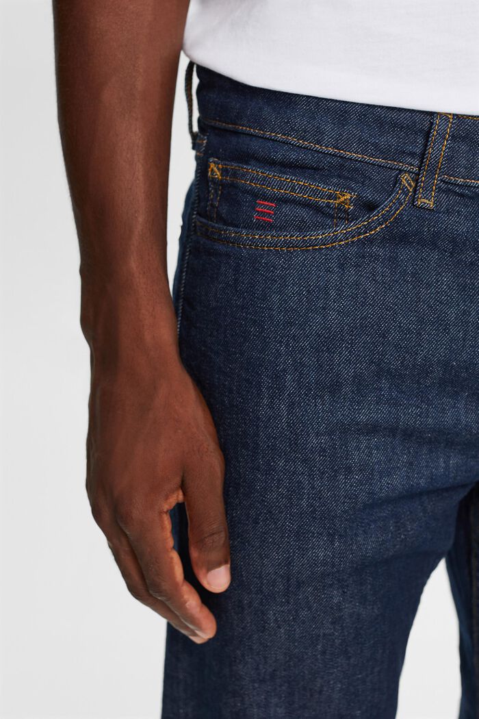 Jeans mit geradem Bein und mittlerer Bundhöhe