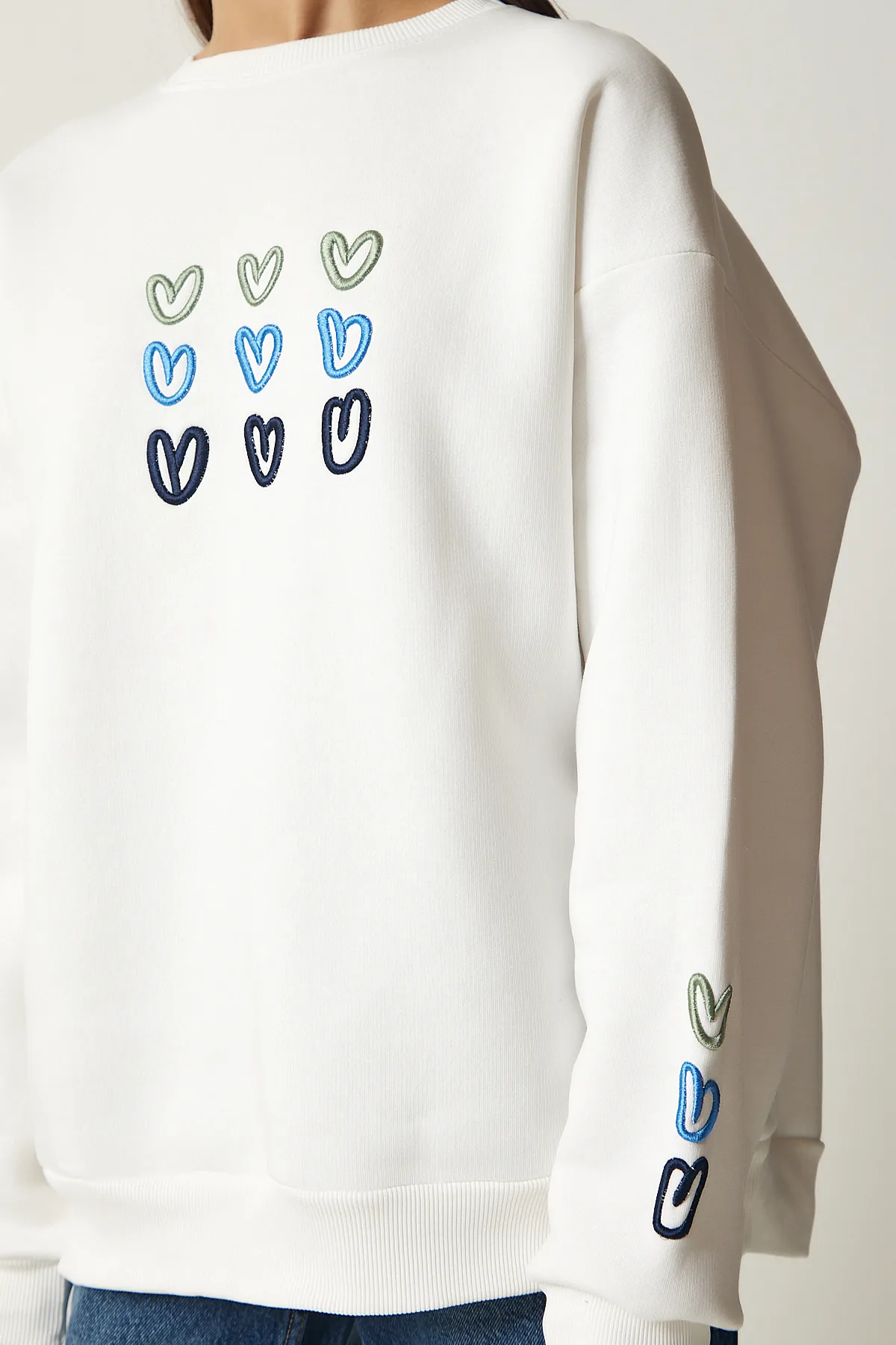 Happiness İstanbul  Weißes Damen-Sweatshirt mit Herz-Stickerei in Roségold OW00004