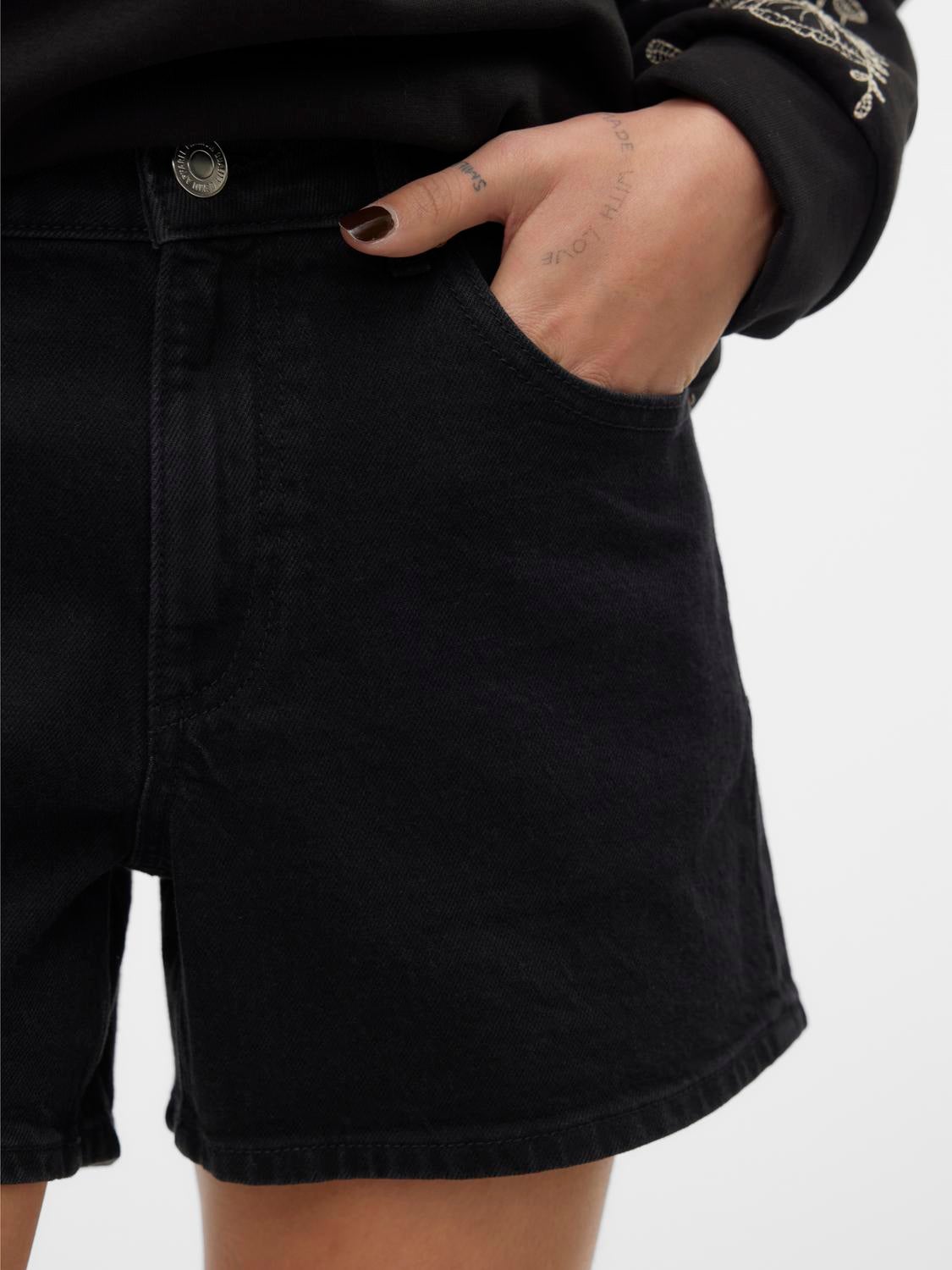 VMTESS Shorts