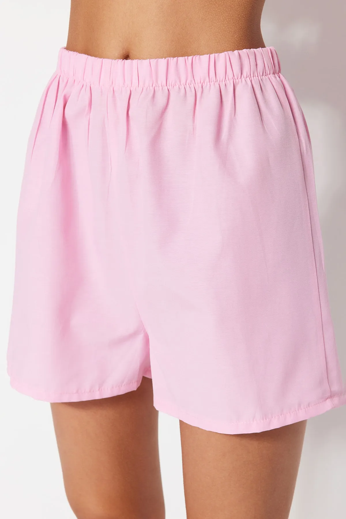 Trendyol Collection  Rosa Frottee-Pyjama-Set mit Hemd und Shorts aus Webstoff THMSS23PT00132