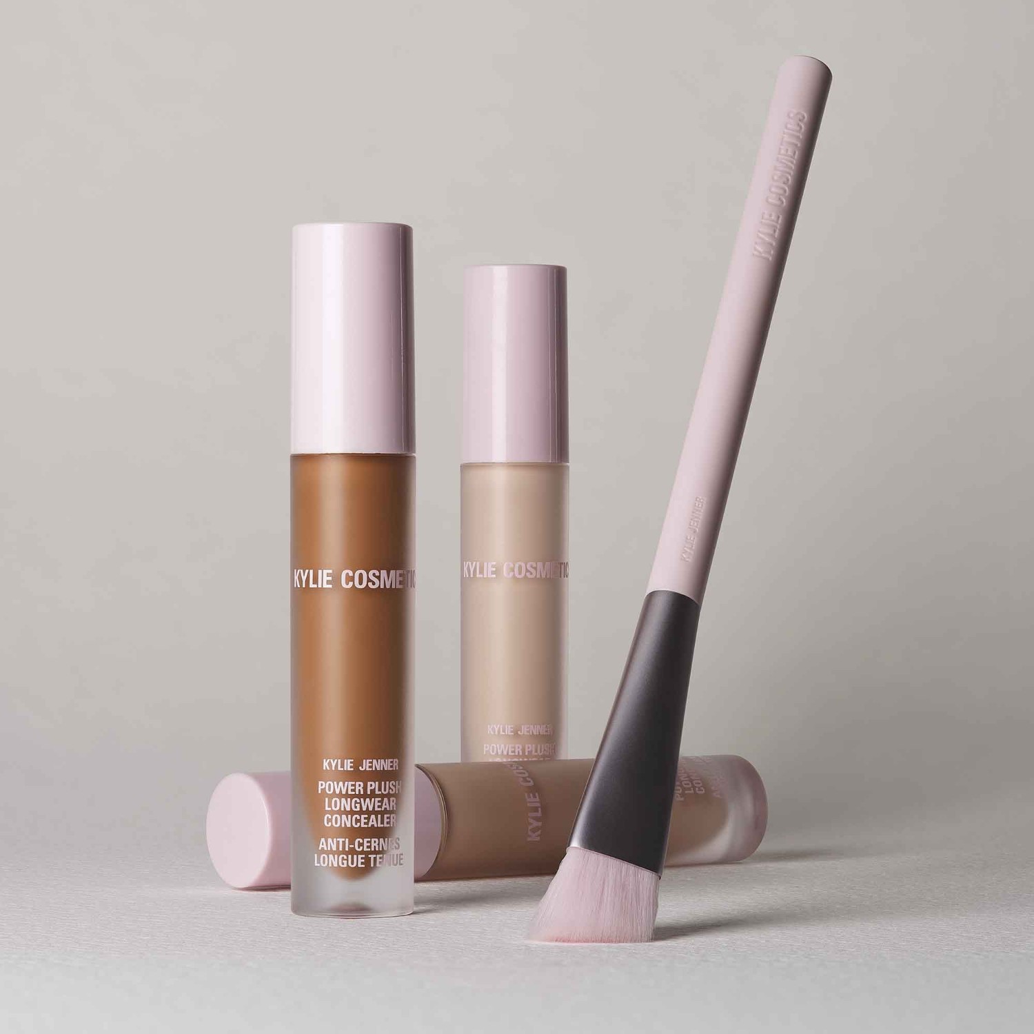 KYLIE COSMETICS Power Plush dugotrajni korektor