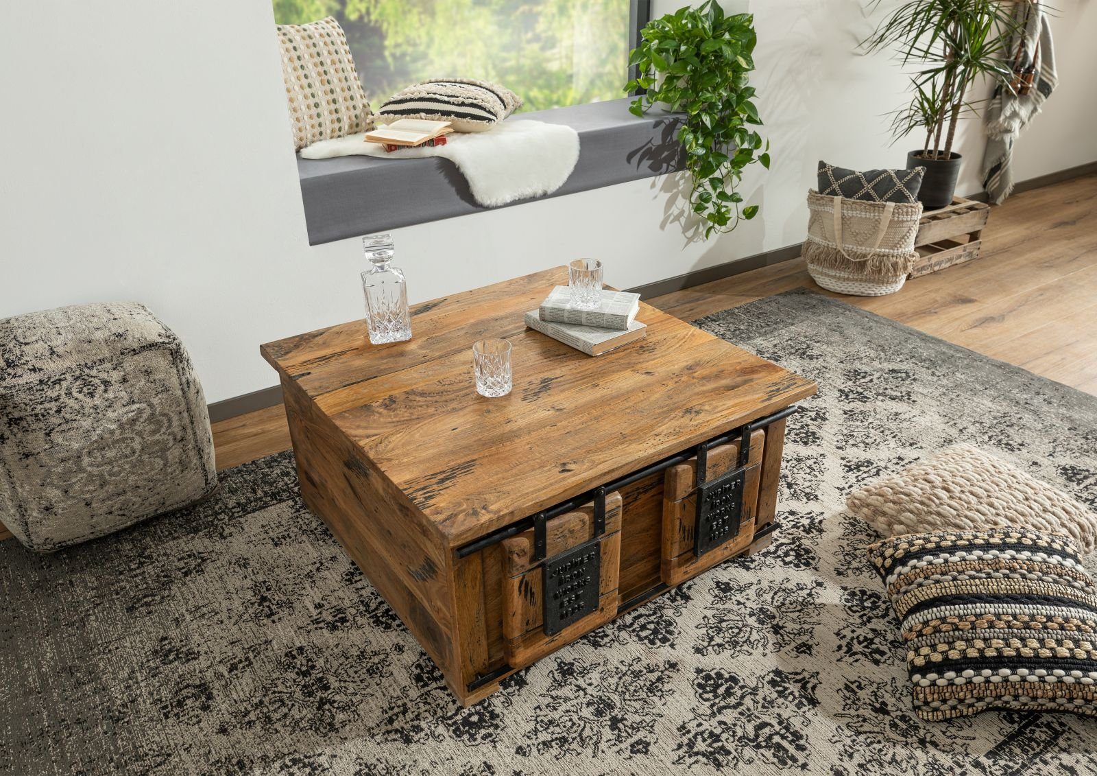Massivmoebel24 Truhe RAILWAY (Holztruhe, Holzkiste mit Deckel, Aufbewahrungstruhe für Stauraum aus Massivholz, Truhe im Industrial Stil mit dekorativen Schiebetüren, perfekt auch als Couchtisch oder Beistelltisch nutzbar, natur lackiert 90x90x45 Mang