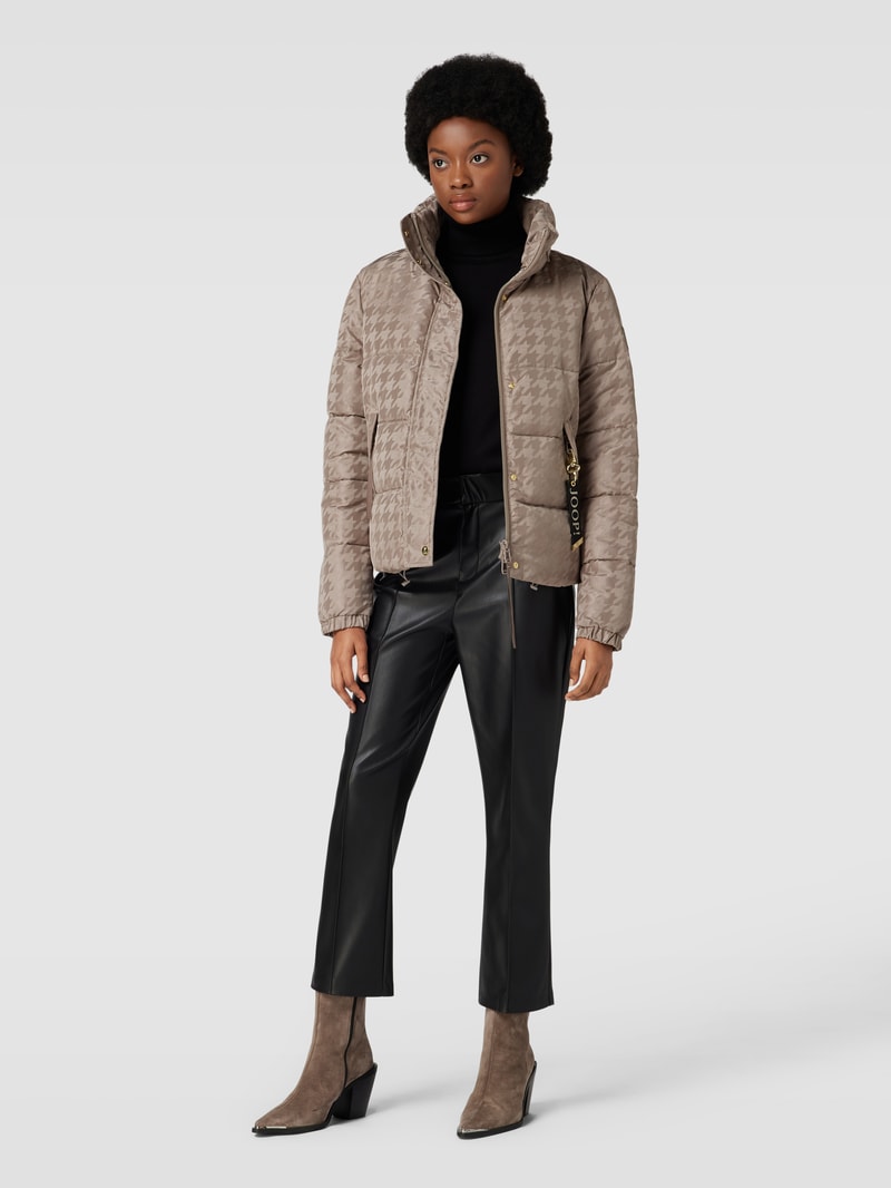 Steppjacke mit seitlichen Reißverschlusstaschen in taupe