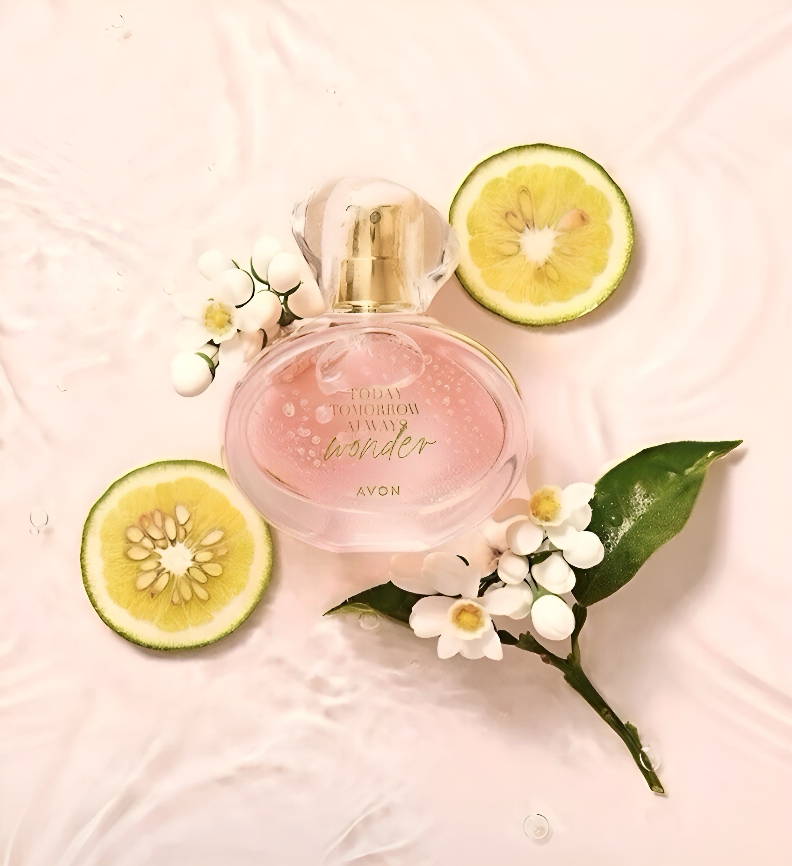 AVON Cosmetics Pflege-Geschenkset TTA WONDER Parfum 50 Taschenspray 10 ml Balsam 150 ml für Sie Duft, Geschenkset, TTA Wonder, Eau de Parfum, Körperbalsam, Parfüm, Pflege, Neroliknospen, Bergamotte, Zedernholz, Hautpflege, Harmonie, Lebensfreude, Duf