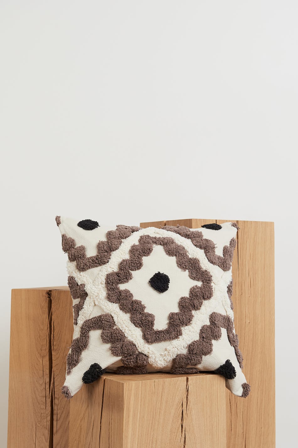 Tufted cushion cover