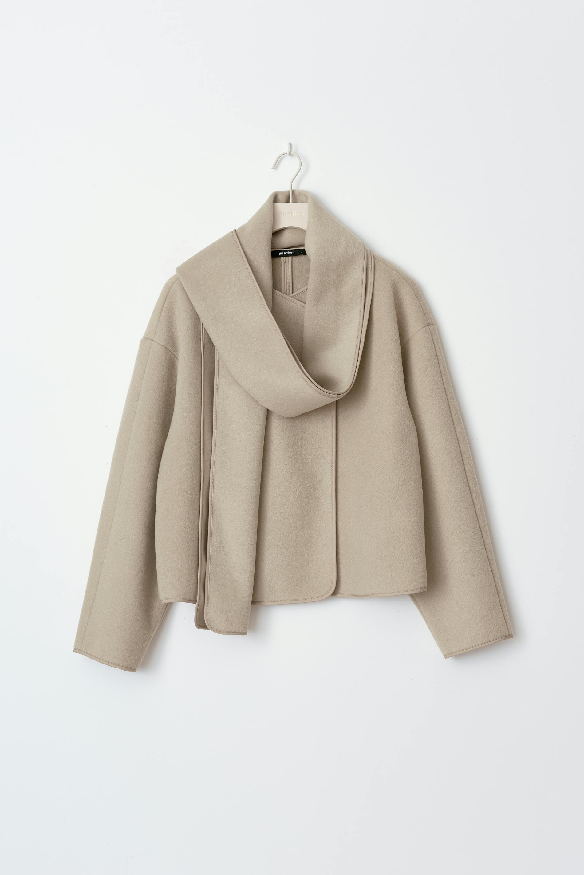 Short scarf jacket