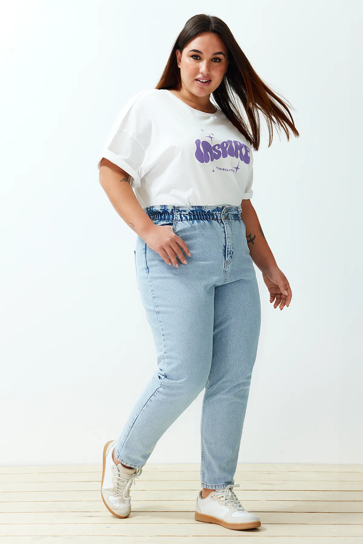 Trendyol Curve  Blaue Mom-Jeans mit hoher Taille und elastischem Bund TBSSS22JE00009