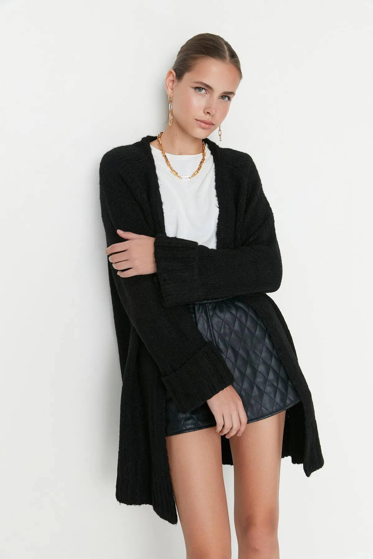 Trendyol Collection  Schwarzer, weicher, strukturierter Strick-Cardigan mit weiter Passform TWOAW21HI0555