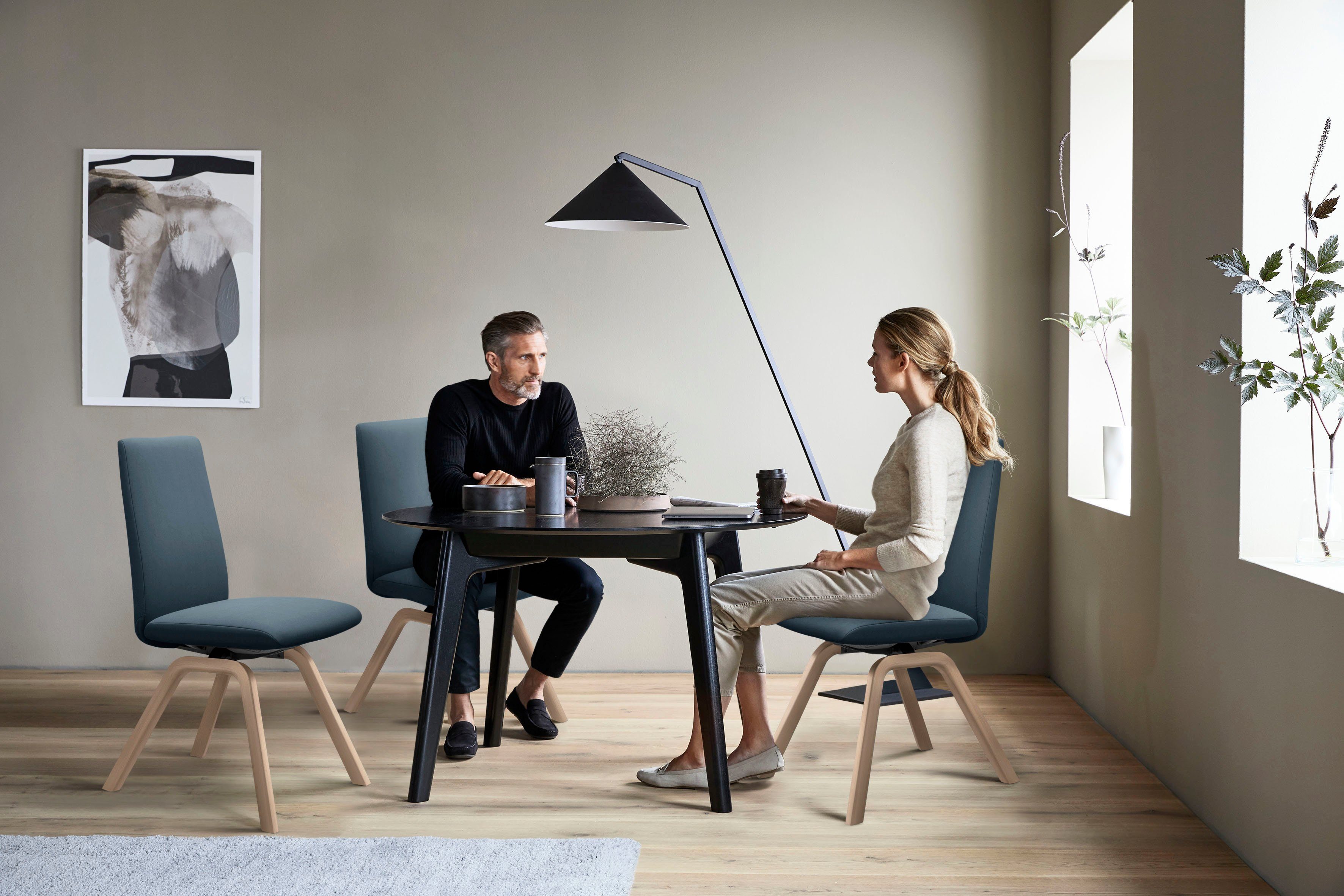 Stressless® Polsterstuhl Laurel, Low Back, Größe L, mit schräggestellten Beinen in Eiche natur