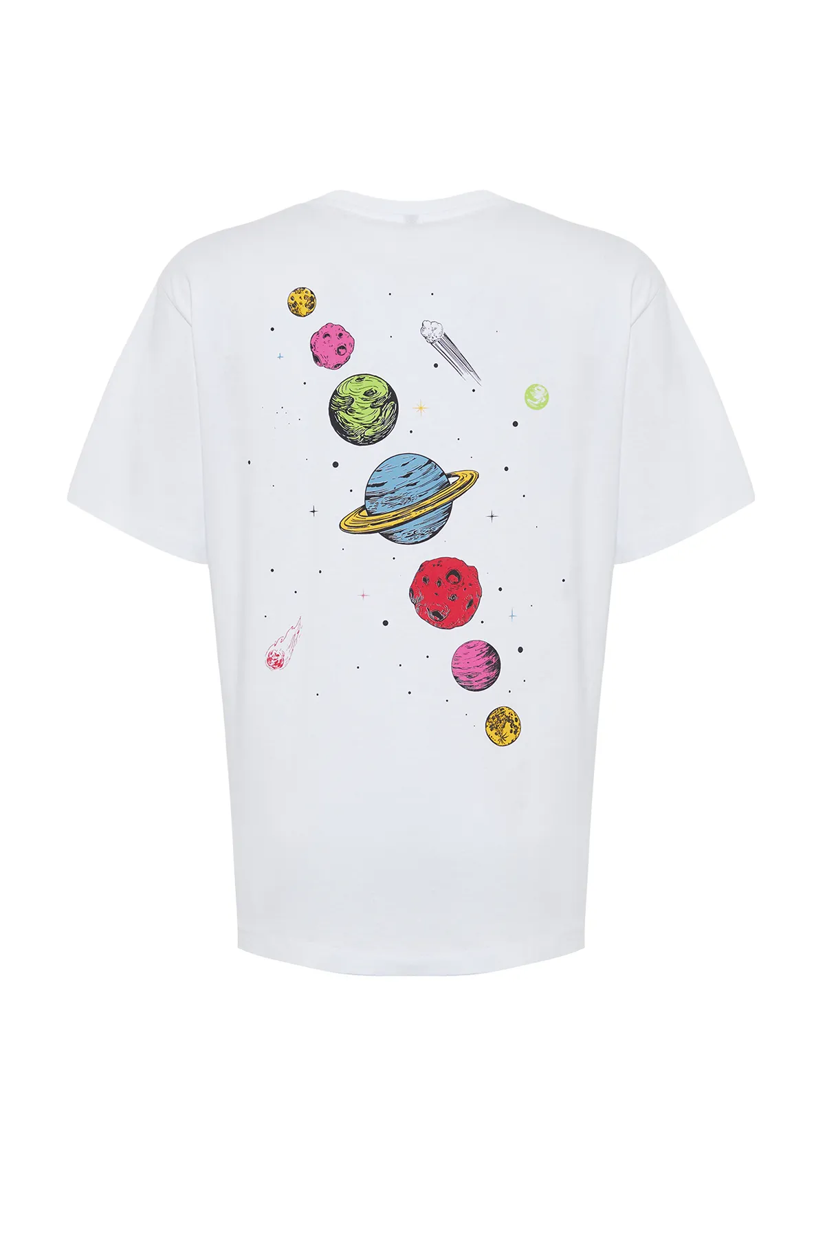 Trendyol Collection  Galaxi bedrucktes weißes T-Shirt im Boyfriend-Fit – 100 % Baumwolle, Rundhalsausschnitt – TWOSS23TS00257