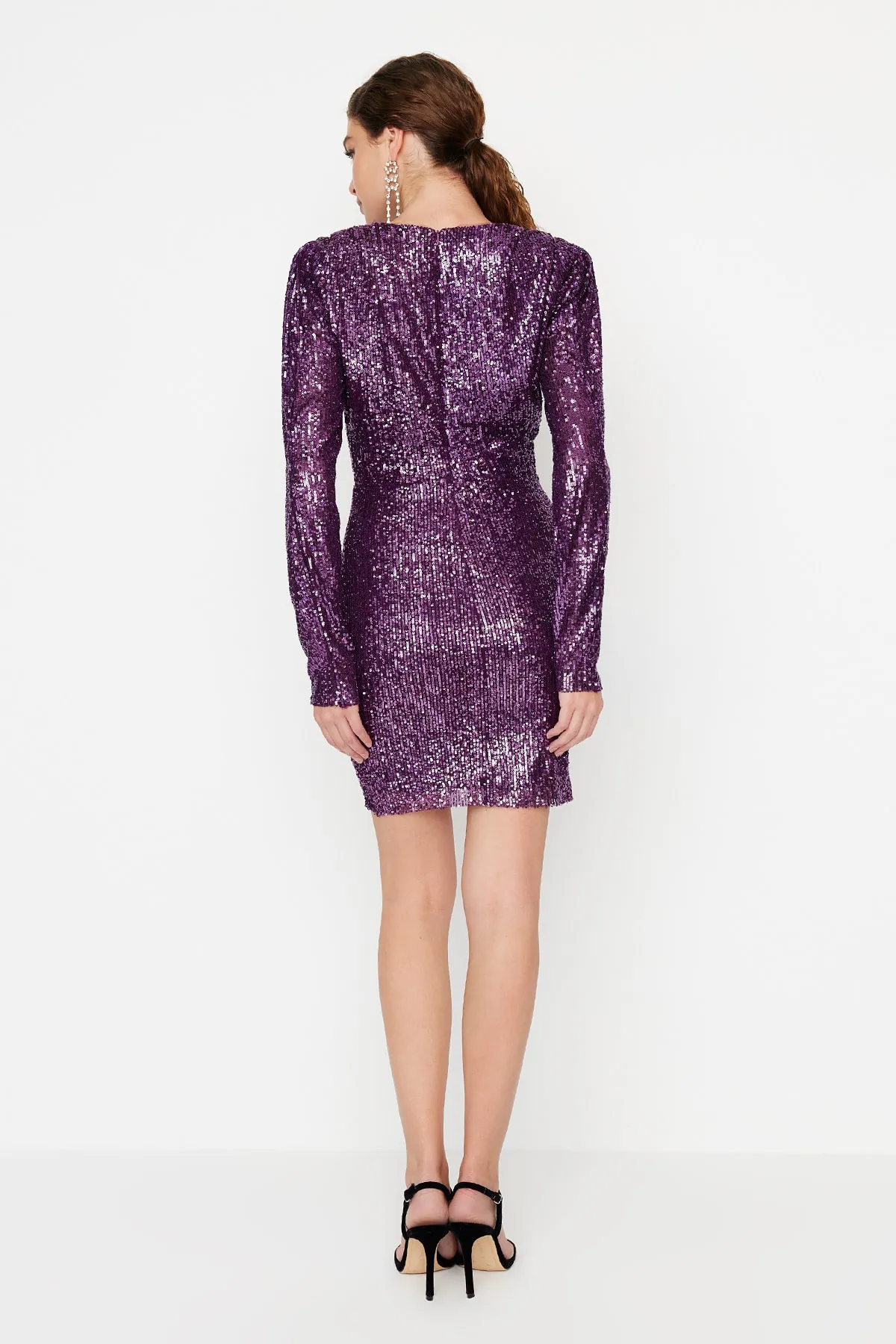 Trendyol Collection  Elegantes Abendkleid mit drapierten Pailletten in Pflaume TPRAW20EL0505