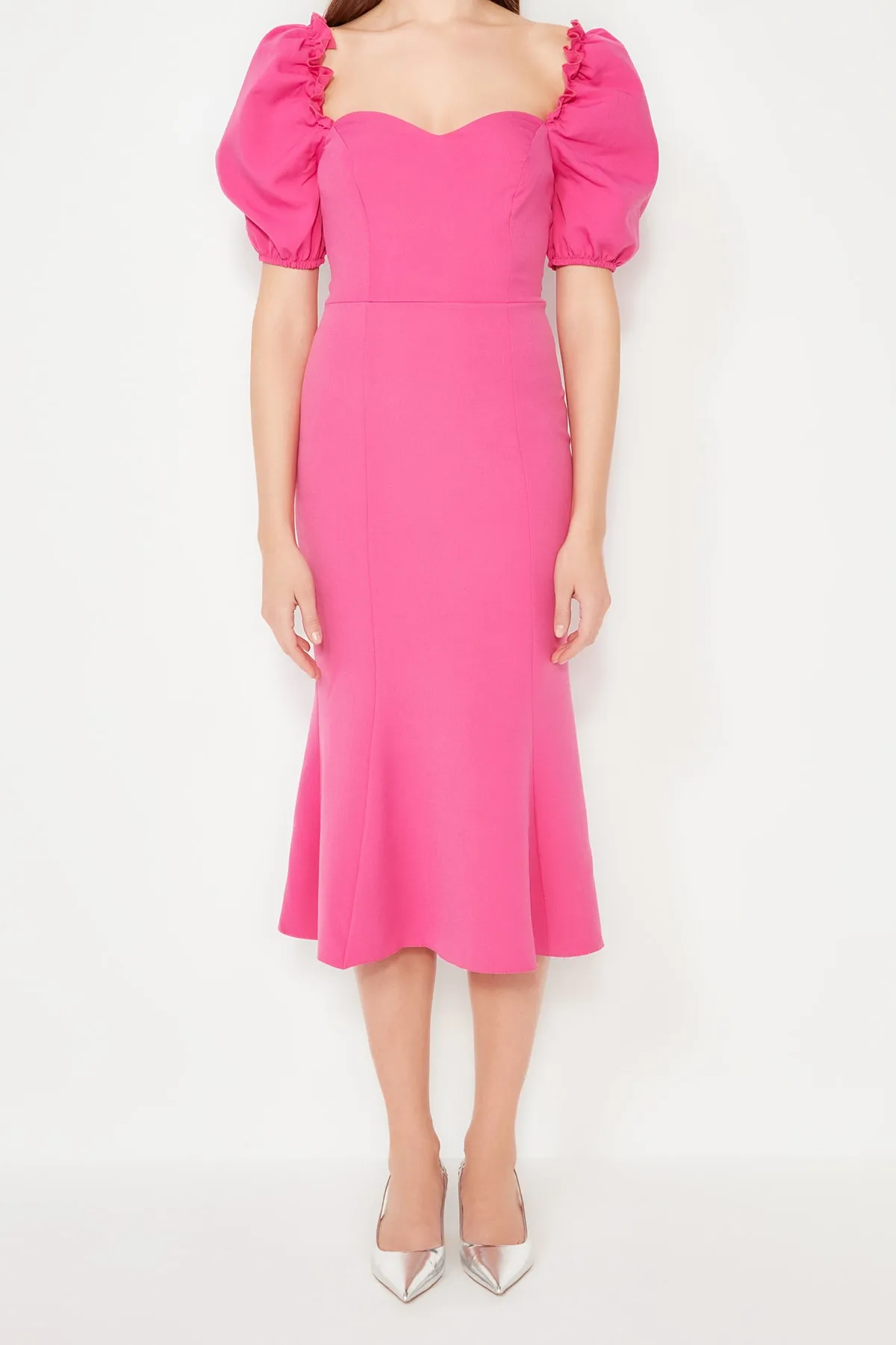 Trendyol Collection  Fuchsiafarbenes Abendkleid mit Kragen und Ausschnitt TPRSS21EL0053
