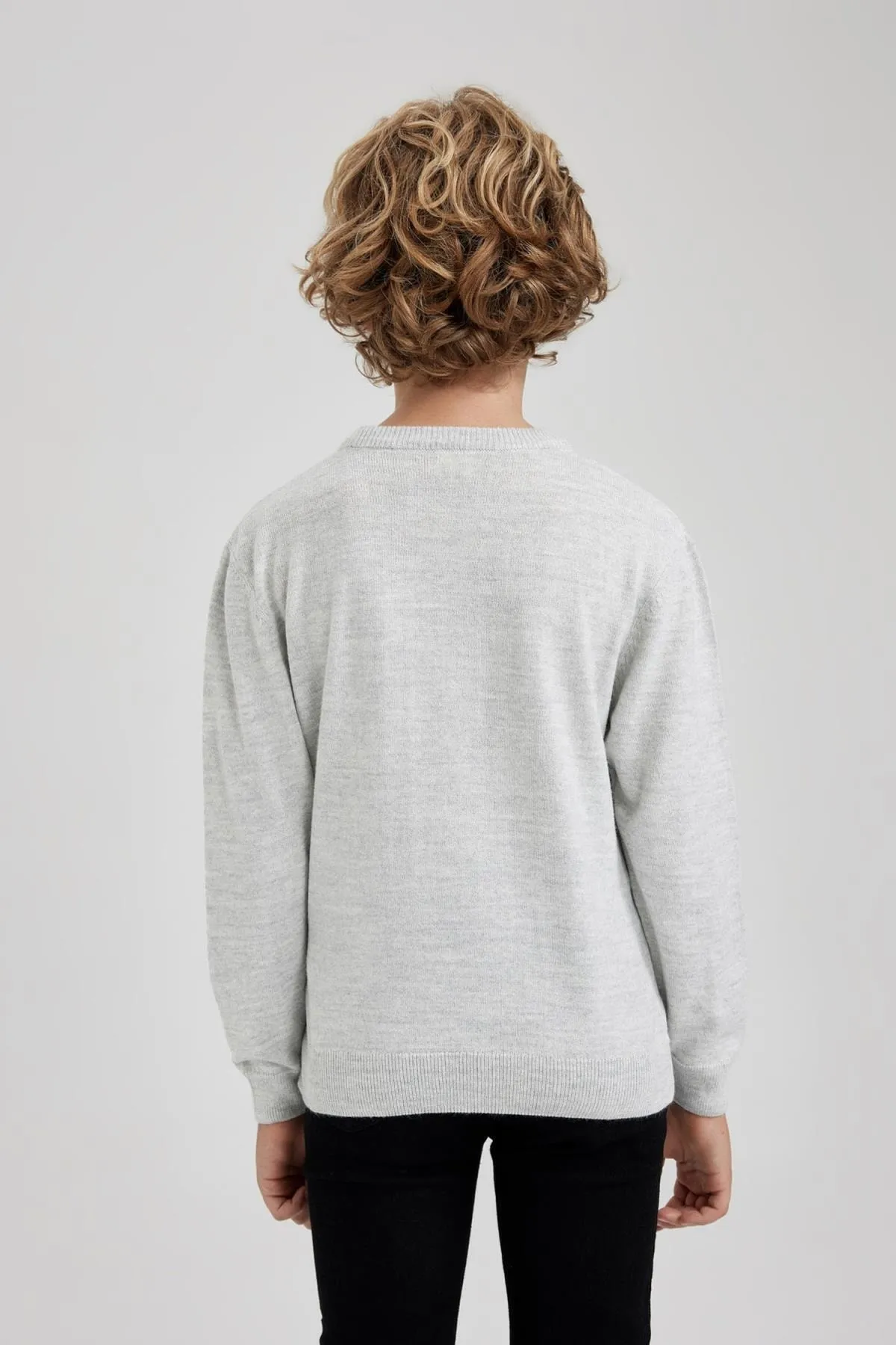 DeFacto  Strickpullover für Jungen mit normaler Passform und Rundhalsausschnitt