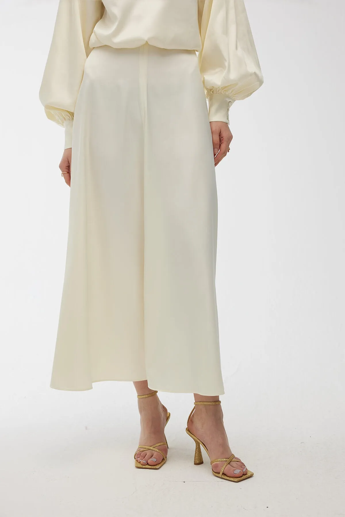 Manuka  Satin-Abendkleid, ausgestellter Rock, Perle