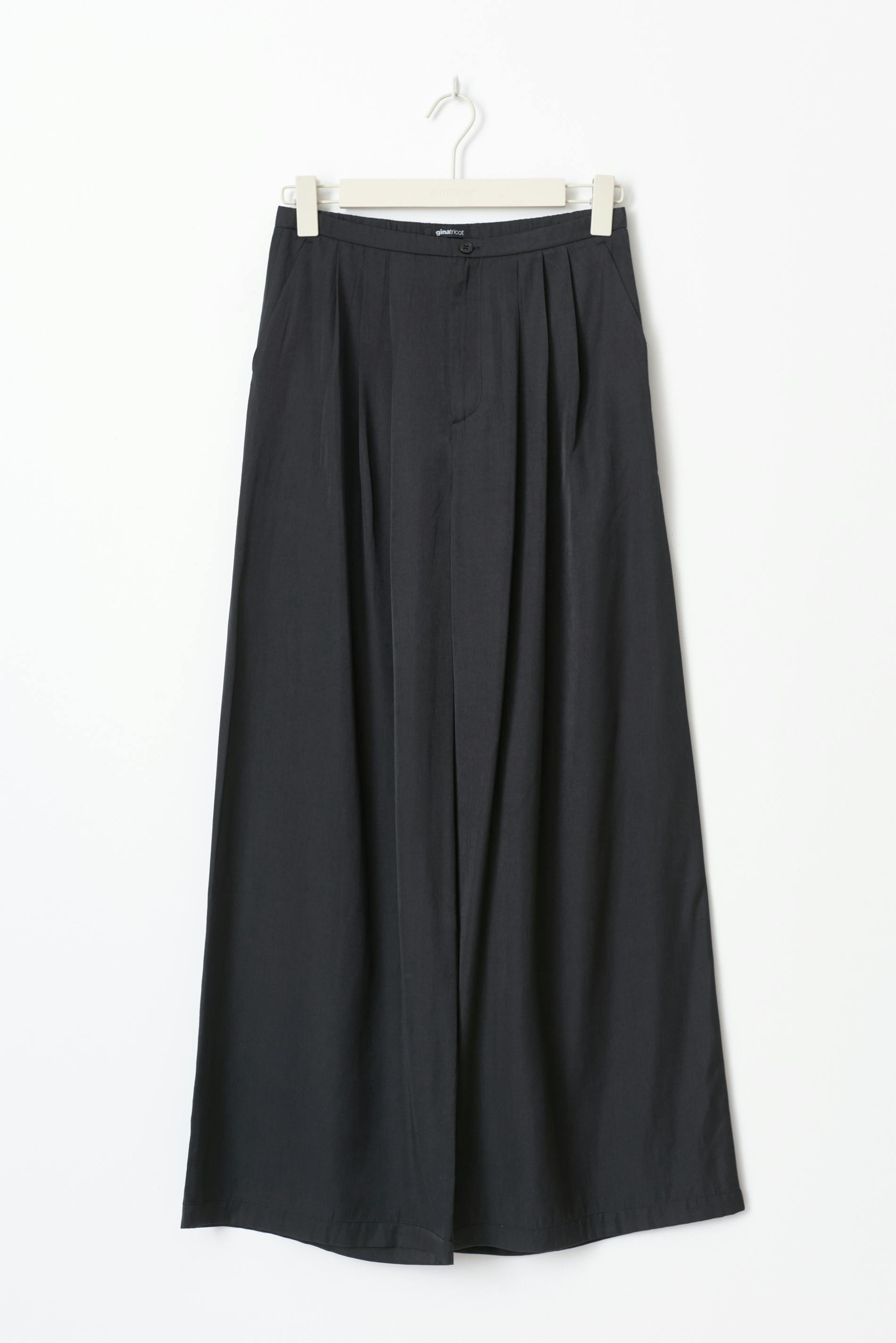Fluid wide trousers