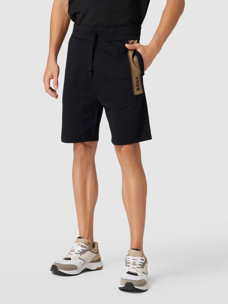 Sweatshorts mit Label-Print Modell 'Authentic' in schwarz