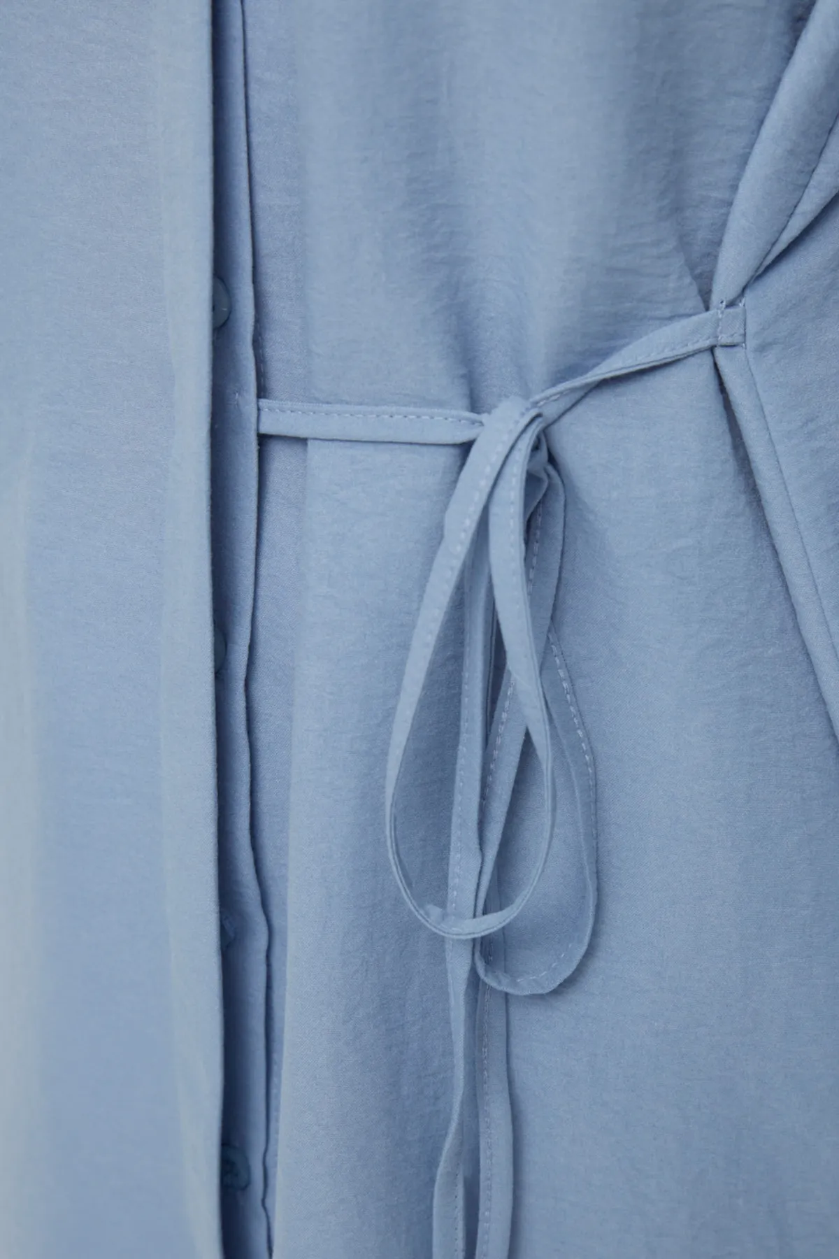 Trendyol Modest  Blaues gewebtes Aerobin-Hemd mit Taillenschnürung TCTSS22GO0105