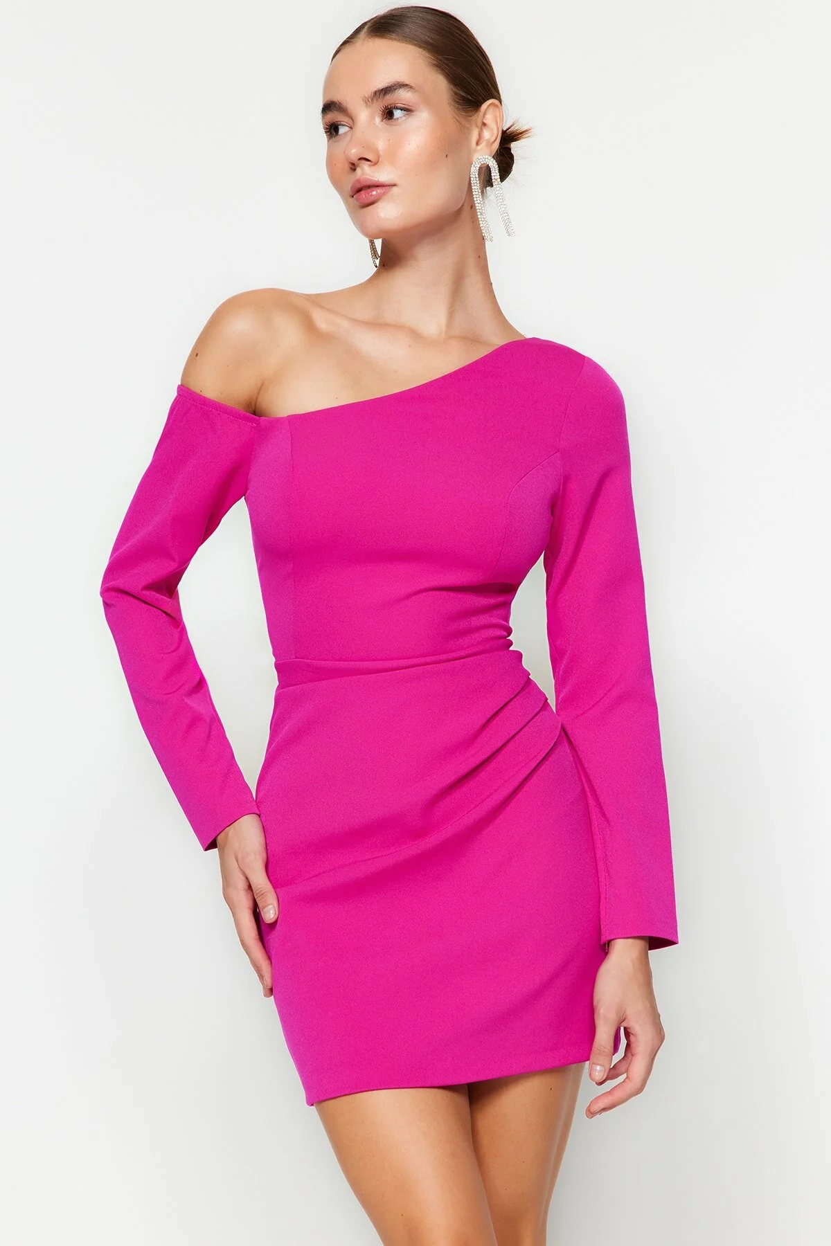 Trendyol Collection  Tailliertes, drapiertes, elegantes Abendkleid in Fuchsia TPRAW24EL00083