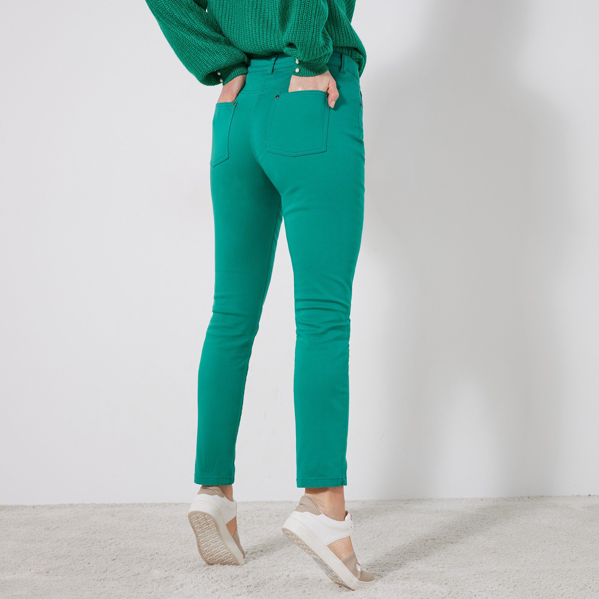 Pantalon 7/8ème fuselé stretch uni