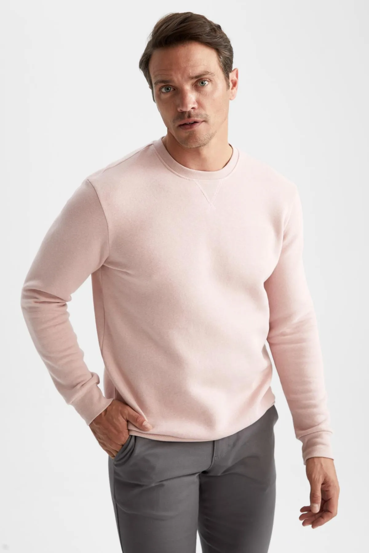 DeFacto  Basic-Sweatshirt aus Baumwolle mit normaler Passform und Rundhalsausschnitt