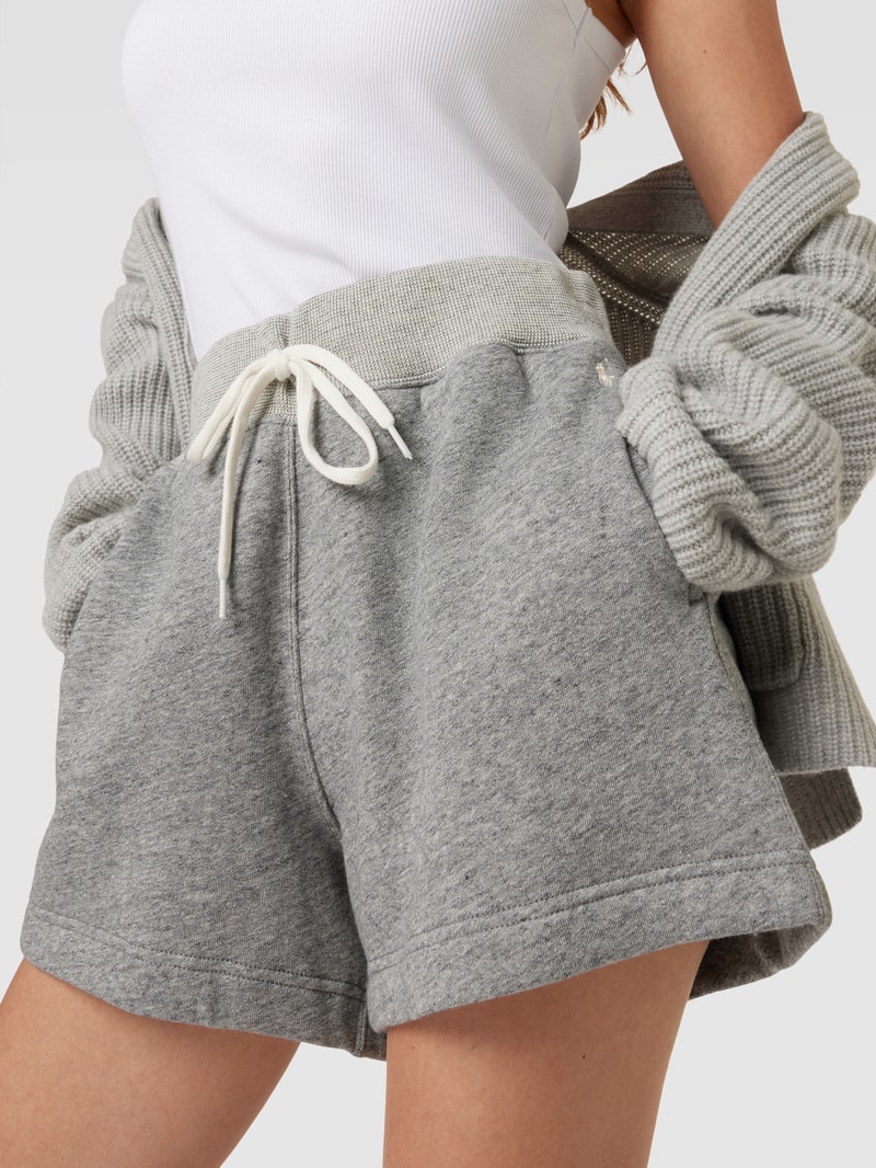 Sweatshorts mit elastischem Bund in mittelgrau