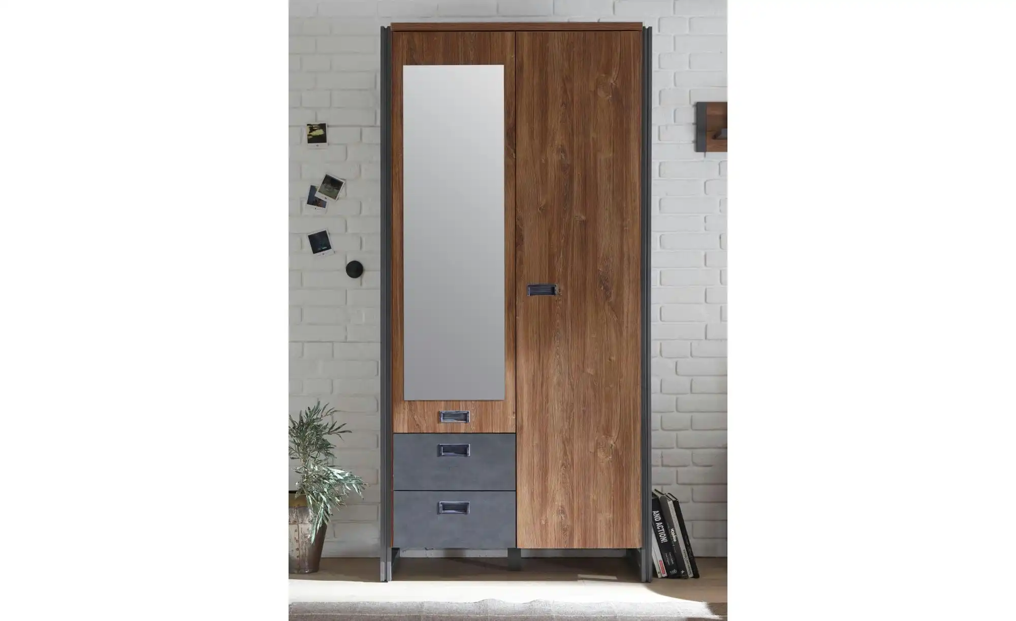 Kleiderschrank