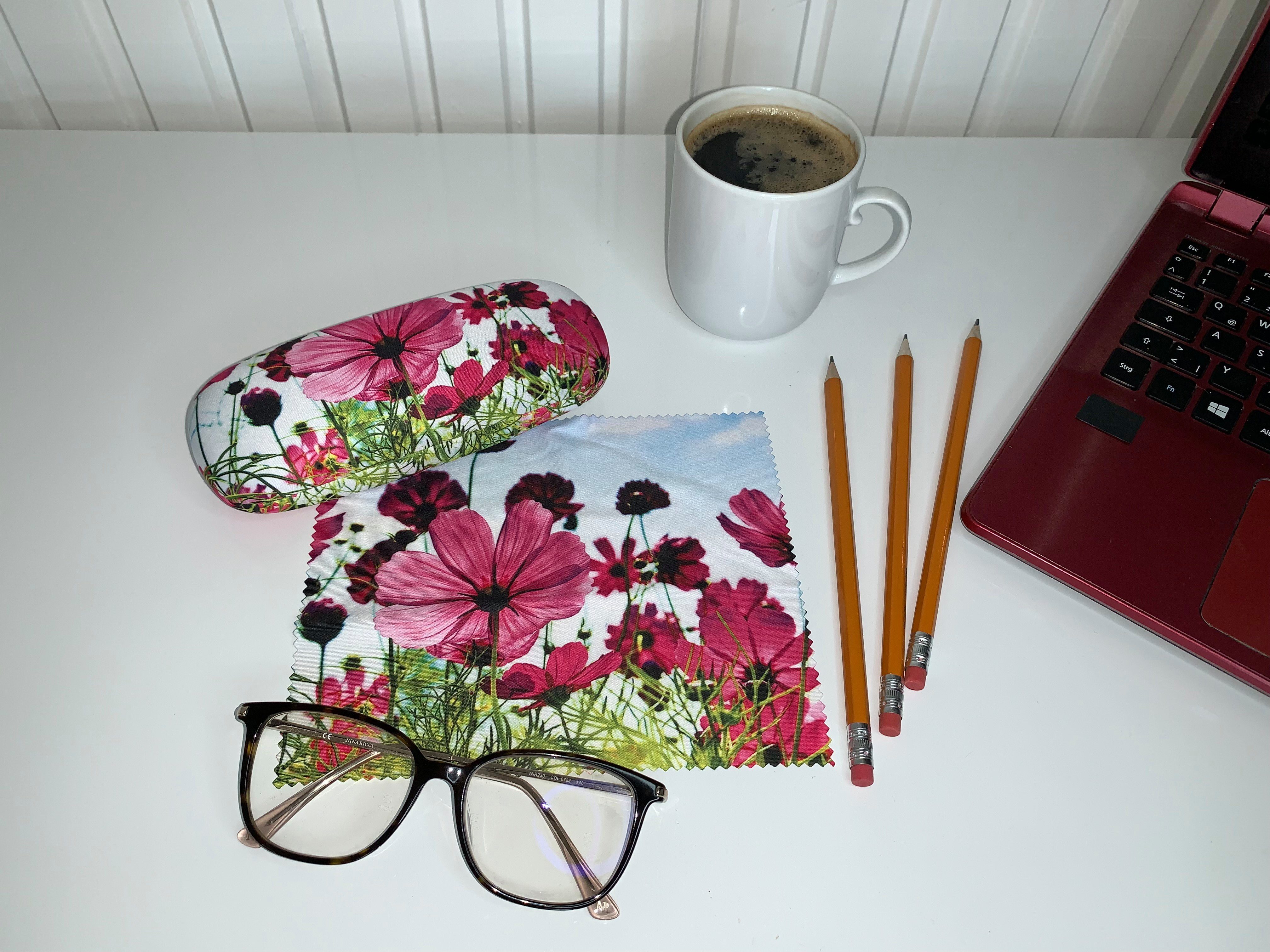 von Lilienfeld Brillenetui Brillenetui Blumenwiese Brillenputztuch Hardcase mit Stoff bezogen, Hochwertiges Putztuch mit demselben Motiv