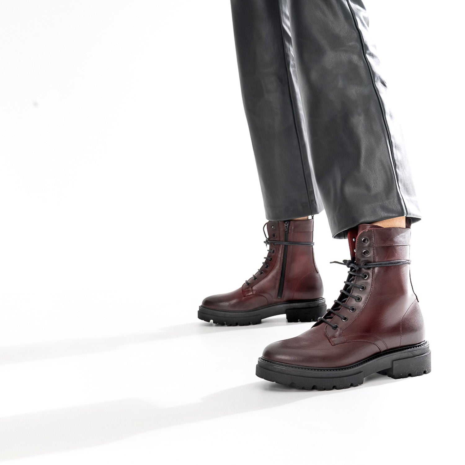 Boots TEXTO bordeaux en cuir éco-conçu à semelle crantée
