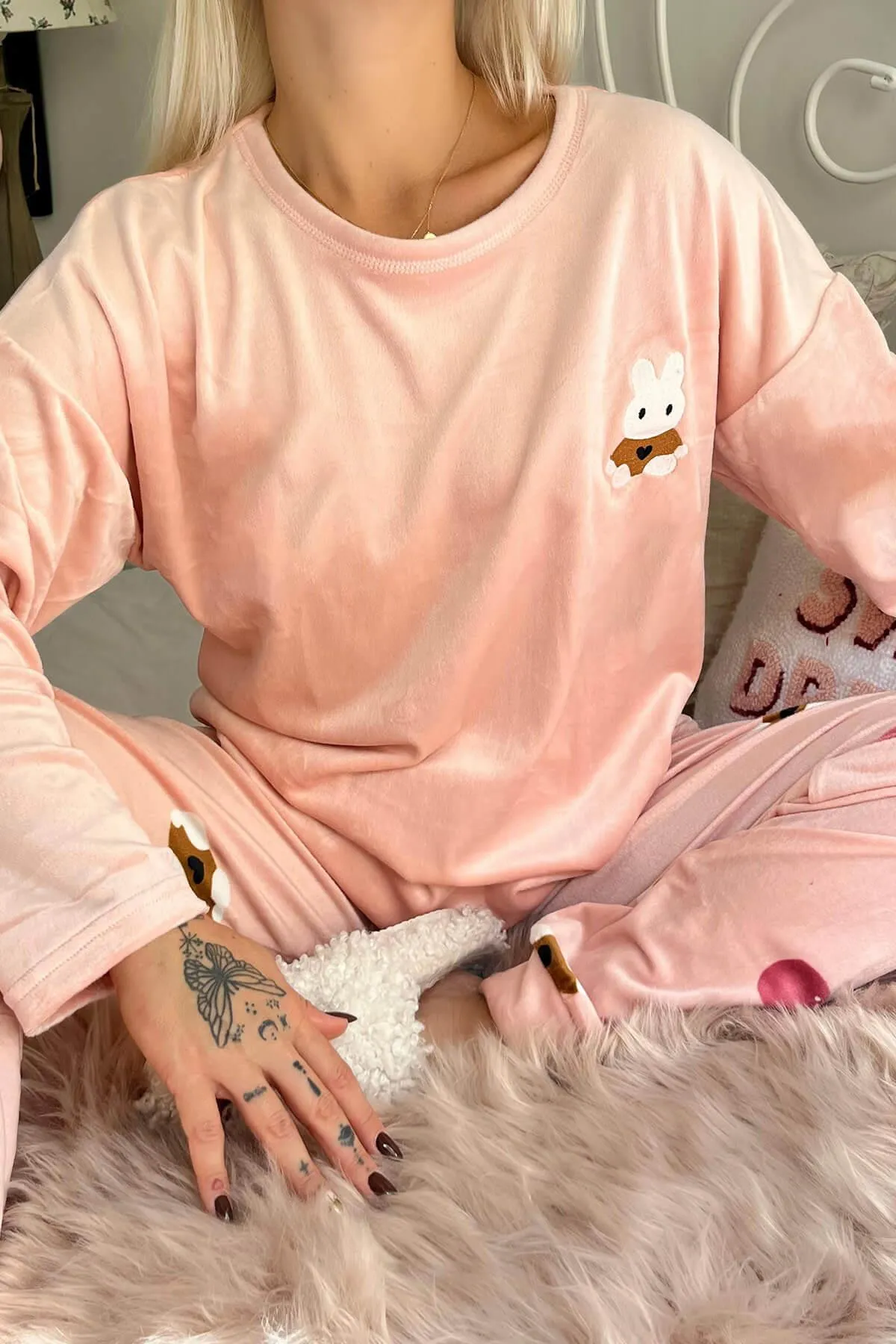 Pijamaevi  Exklusives Damen-Pyjama-Set aus Samt mit Powder Rabbit-Muster