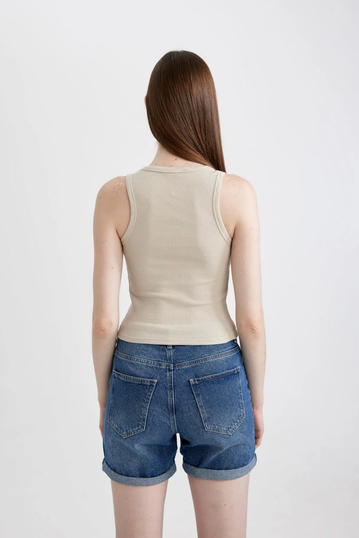 DeFacto  Tailliertes, geripptes Camisole mit U-Ausschnitt, Athlete A1665ax24sm