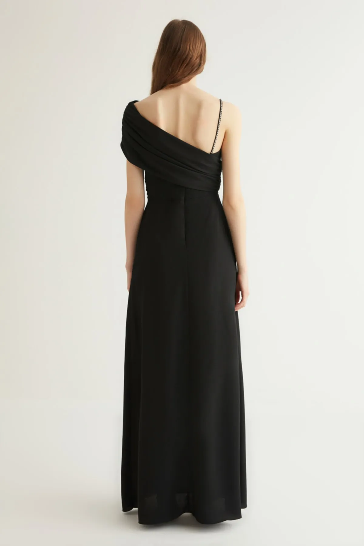 Trendyol Collection  X Wish Hanif Schwarzes Abendkleid mit Steinriemendetail TPRSS22AE0002