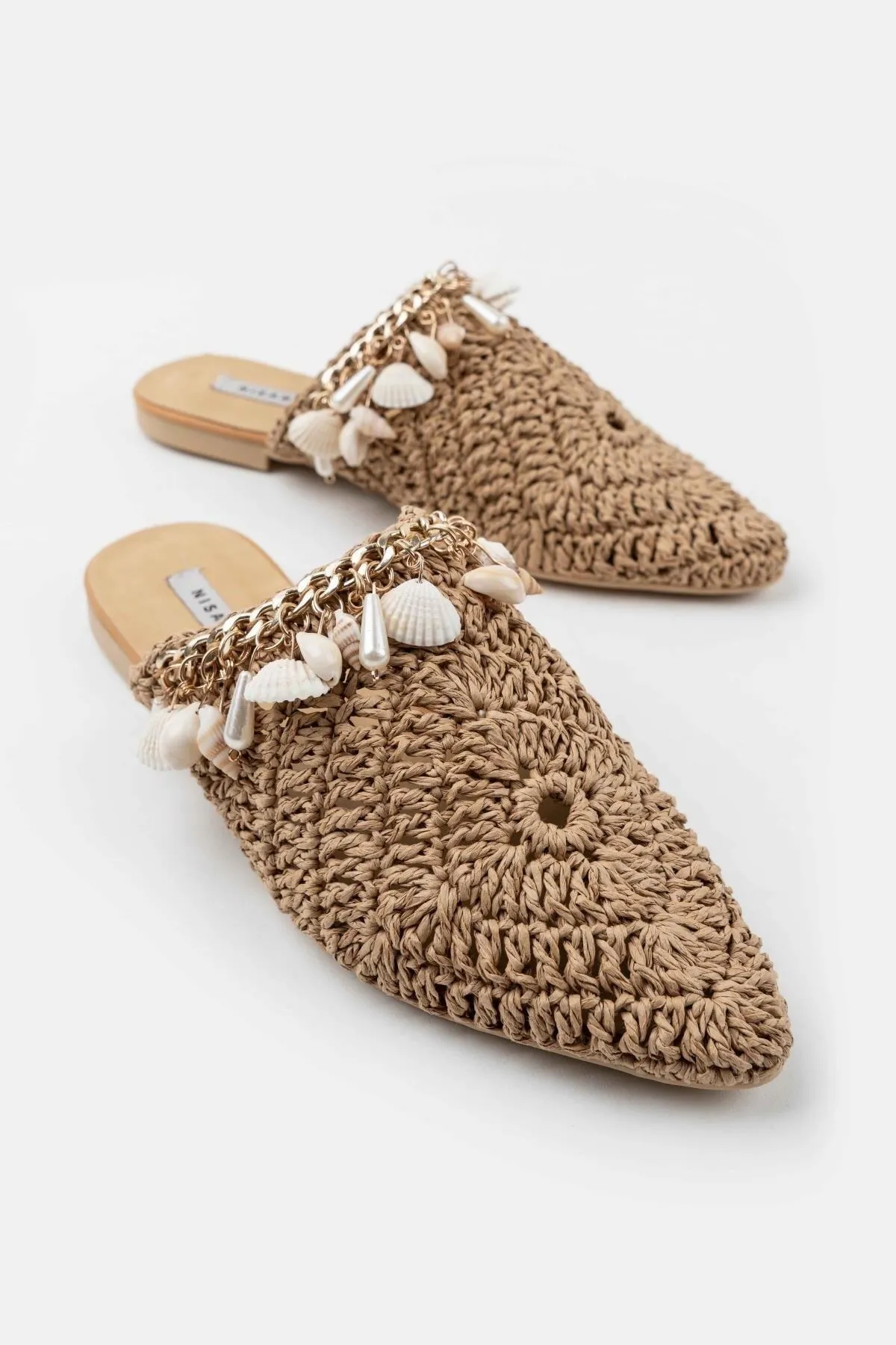 NİŞANTAŞI SHOES  Lisa Tan gestrickte Damenhausschuhe mit Muscheldetails